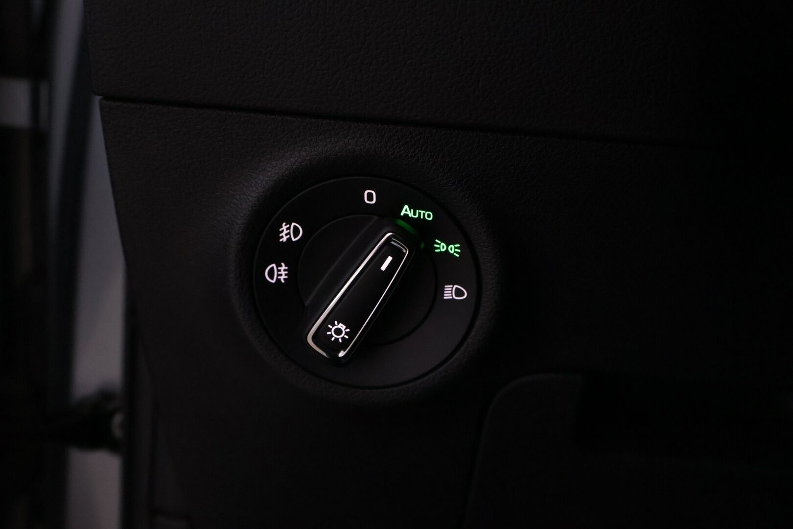 Skoda Karoq 2018 2,0 TDI 150 4x4 Style DSG - | Webasto | ACC | Koukku | Peruutuskamera | LED-valot | Kaukovaloautomatiikka | Tutkat |