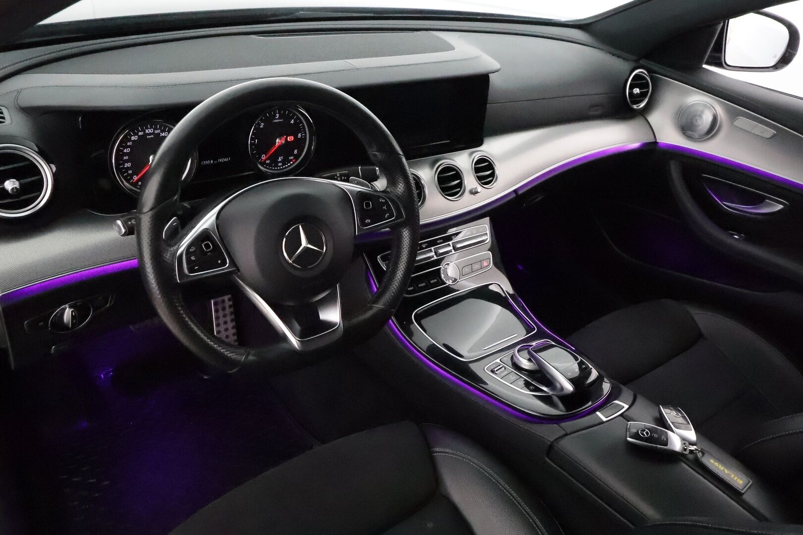 Mercedes-Benz E 2016 220d T A Premium Business AMG **Vakkari / Koukku / 360° / Burmester / Nahka-Alcantara / Multibeam LED**