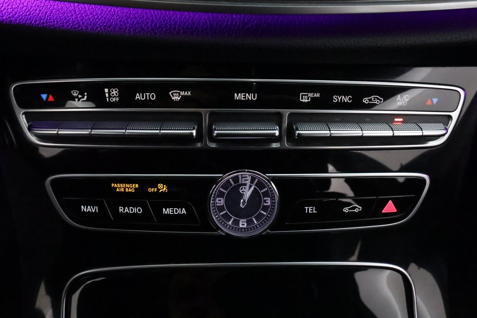 Mercedes-Benz E 2016 220d T A Premium Business AMG **Vakkari / Koukku / 360° / Burmester / Nahka-Alcantara / Multibeam LED**