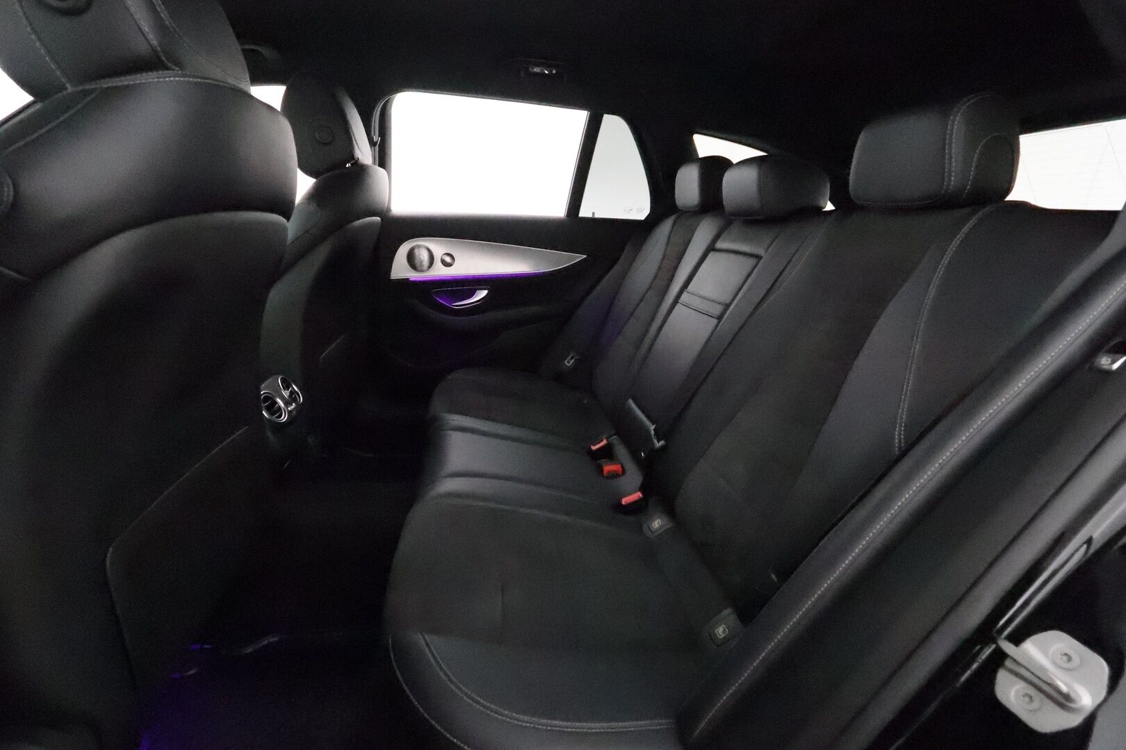 Mercedes-Benz E 2017 220d T A Premium Business AMG **Vakkari / Koukku / 360° / Burmester / Nahka-Alcantara / Multibeam LED**