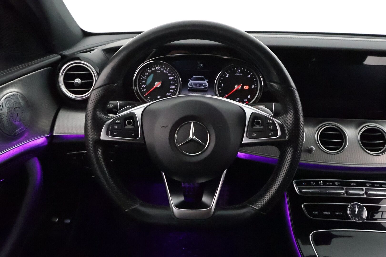 Mercedes-Benz E 2016 220d T A Premium Business AMG **Vakkari / Koukku / 360° / Burmester / Nahka-Alcantara / Multibeam LED**