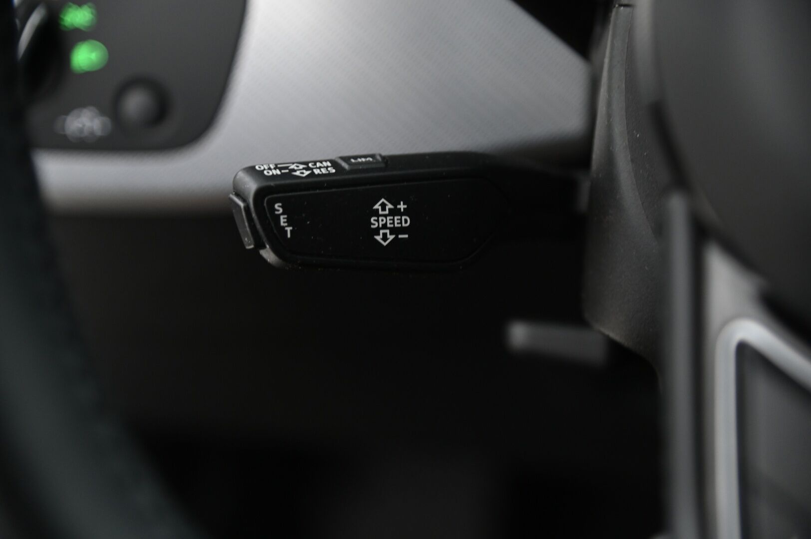 Audi A4 2018 Sedan Business Sport Comfort S line Edition 2,0 TFSI 140 kW S tronic*Webasto / Sporttipenkit / Vetokoukku / Vakkari* - *Webasto kaukosäätimellä / Juuri huollettu / Suomi-auto / 2x renkaat&vanteet* - HULLUT AVAJAISHULINAT KORKOTARJOUS 3,29 %