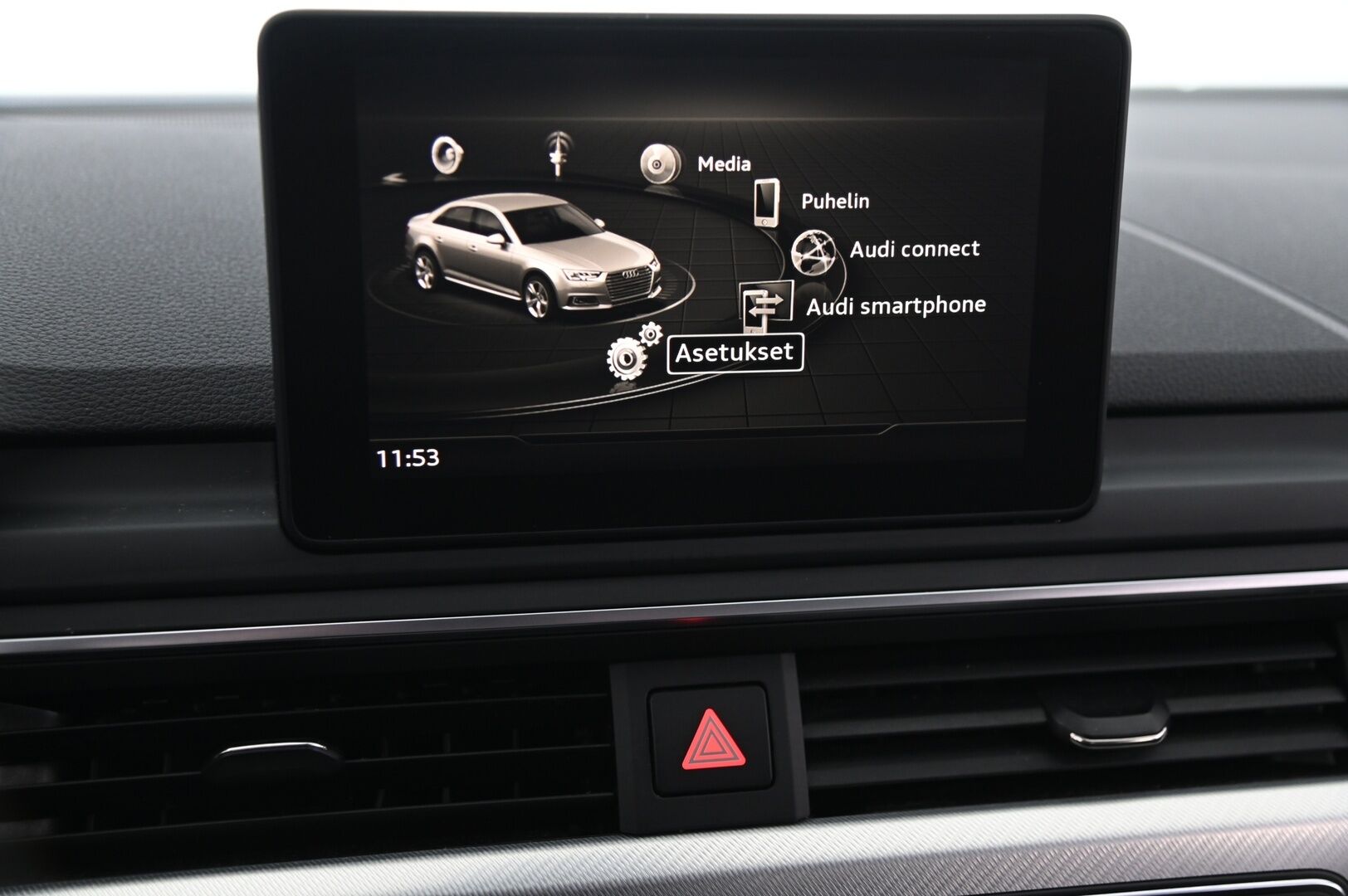 Audi A4 2018 Sedan Business Sport Comfort S line Edition 2,0 TFSI 140 kW S tronic*Webasto / Sporttipenkit / Vetokoukku / Vakkari* - *Webasto kaukosäätimellä / Juuri huollettu / Suomi-auto / 2x renkaat&vanteet* - HULLUT AVAJAISHULINAT KORKOTARJOUS 3,29 %