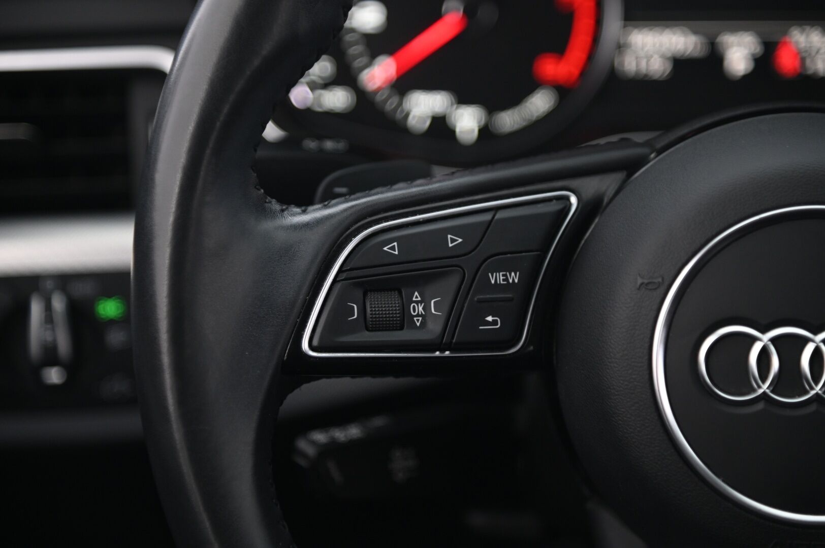 Audi A4 2018 Sedan Business Sport Comfort S line Edition 2,0 TFSI 140 kW S tronic*Webasto / Sporttipenkit / Vetokoukku / Vakkari* - *Webasto kaukosäätimellä / Juuri huollettu / Suomi-auto / 2x renkaat&vanteet* - HULLUT AVAJAISHULINAT KORKOTARJOUS 3,29 %