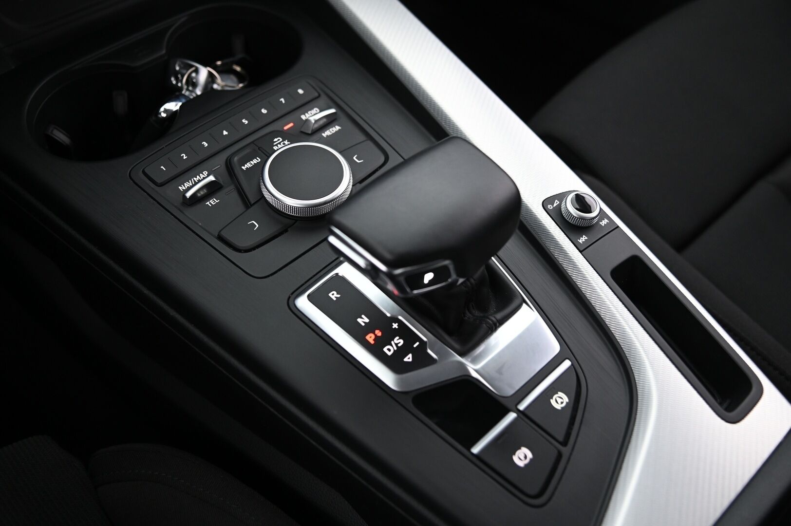 Audi A4 2018 Sedan Business Sport Comfort S line Edition 2,0 TFSI 140 kW S tronic*Webasto / Sporttipenkit / Vakkari* - *Webasto kaukosäätimellä / Juuri huollettu / Suomi-auto / 2x renkaat&vanteet*