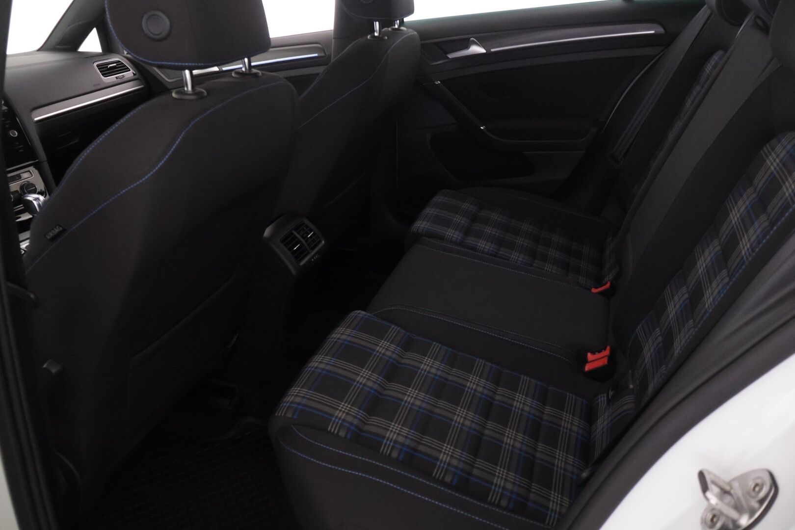 Volkswagen Golf 2018 GTE Plug-In Hybrid 150 kW (204 hv) DSG-automaatti - ACC / Kamera / Ambient / Digimittari / Suomi-auto / Webasto / 2x renkaat 