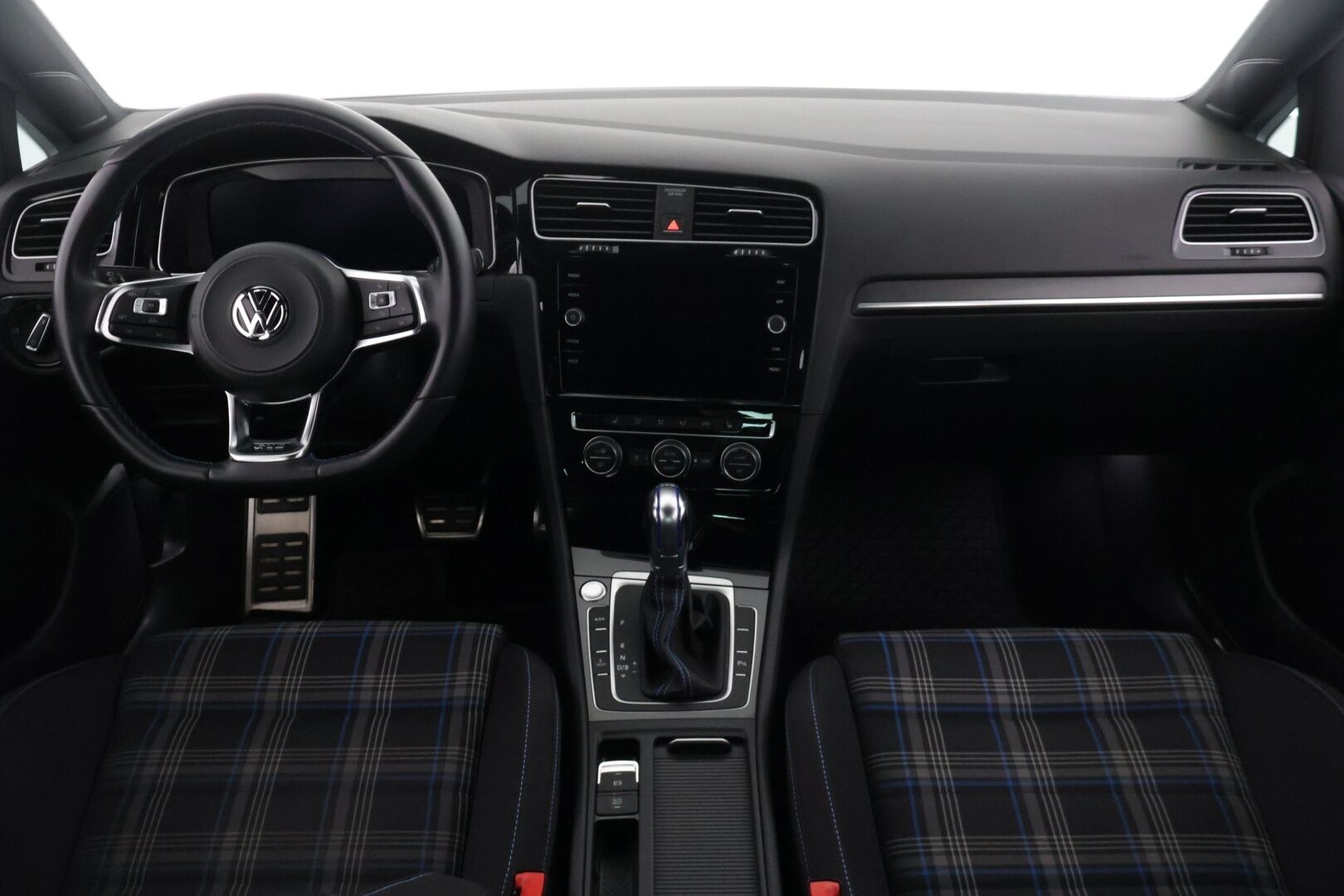 Volkswagen Golf 2018 GTE Plug-In Hybrid 150 kW (204 hv) DSG-automaatti - ACC / Kamera / Ambient / Digimittari / Suomi-auto / Webasto / 2x renkaat 