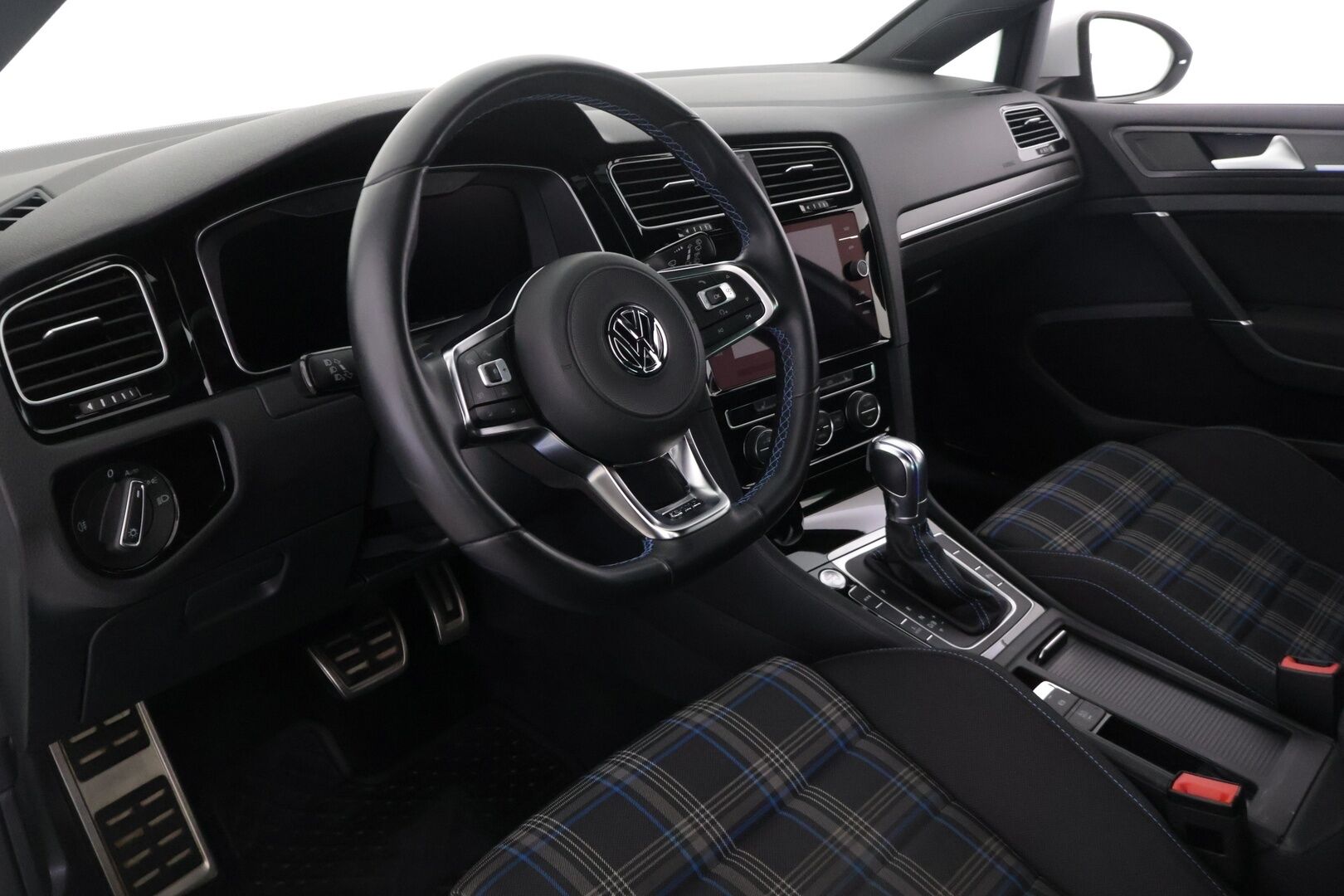 Volkswagen Golf 2018 GTE Plug-In Hybrid 150 kW (204 hv) DSG-automaatti - ACC / Kamera / Ambient / Digimittari / Suomi-auto / Webasto / 2x renkaat 