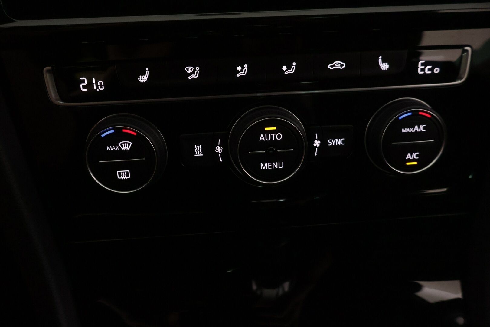 Volkswagen Golf 2018 GTE Plug-In Hybrid 150 kW (204 hv) DSG-automaatti - ACC / Kamera / Ambient / Digimittari / Suomi-auto / Webasto / 2x renkaat 