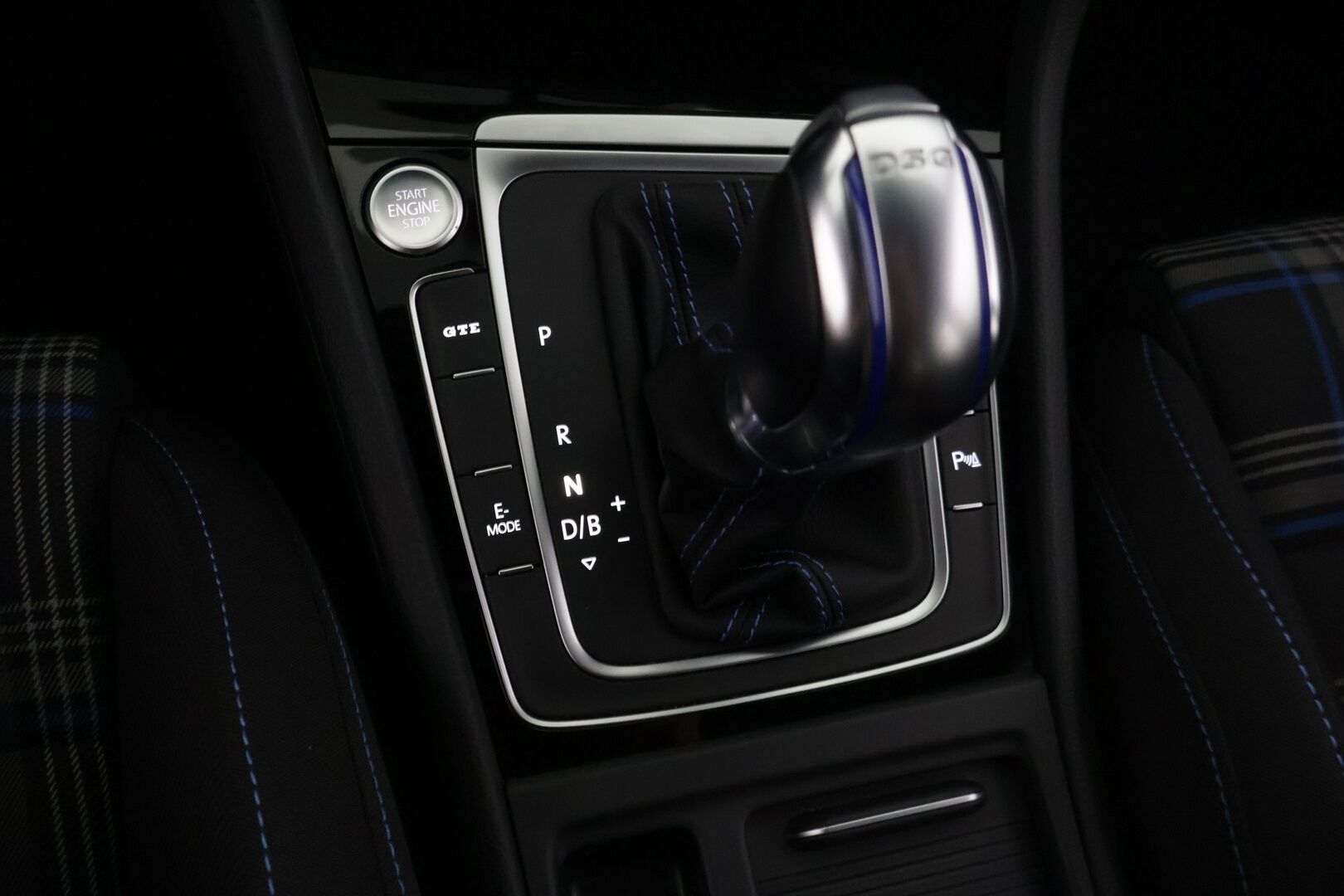 Volkswagen Golf 2018 GTE Plug-In Hybrid 150 kW (204 hv) DSG-automaatti - ACC / Kamera / Ambient / Digimittari / Suomi-auto / Webasto / 2x renkaat 