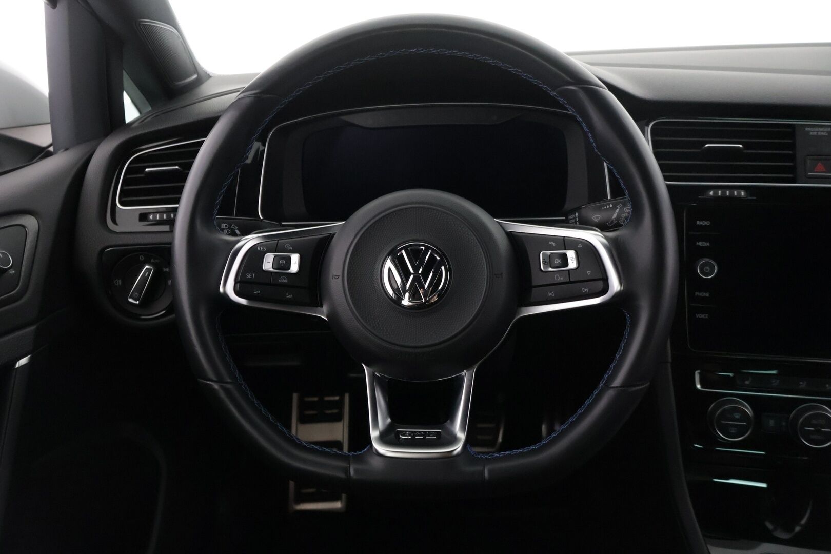 Volkswagen Golf 2018 GTE Plug-In Hybrid 150 kW (204 hv) DSG-automaatti - ACC / Kamera / Ambient / Digimittari / Suomi-auto / Webasto / 2x renkaat 