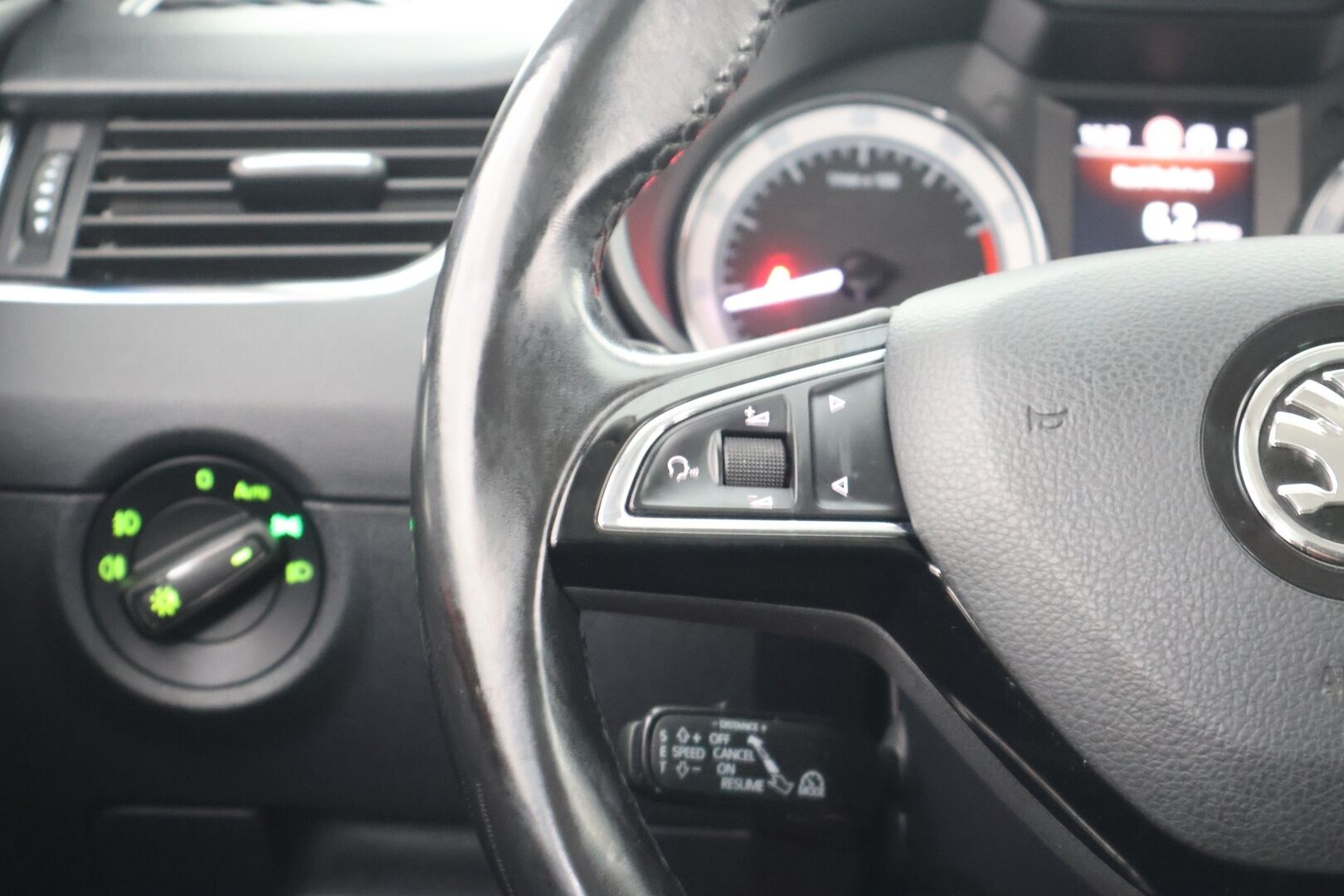 Skoda Octavia 2018 Combi 1,5 TSI Style DSG Autom. - | 1-Om. Suomi-auto | ACC | Webasto | P.kamera | Koukku | LED | BLIS | Keyless | Talvipaketti | Hihna tehty 2024 |