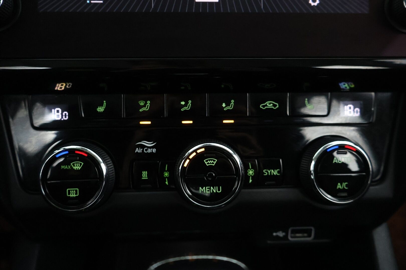 Skoda Octavia 2018 Combi 1,5 TSI Style DSG Autom. - | 1-Om. Suomi-auto | ACC | Webasto | P.kamera | Koukku | LED | BLIS | Keyless | Talvipaketti | Hihna tehty 2024 |