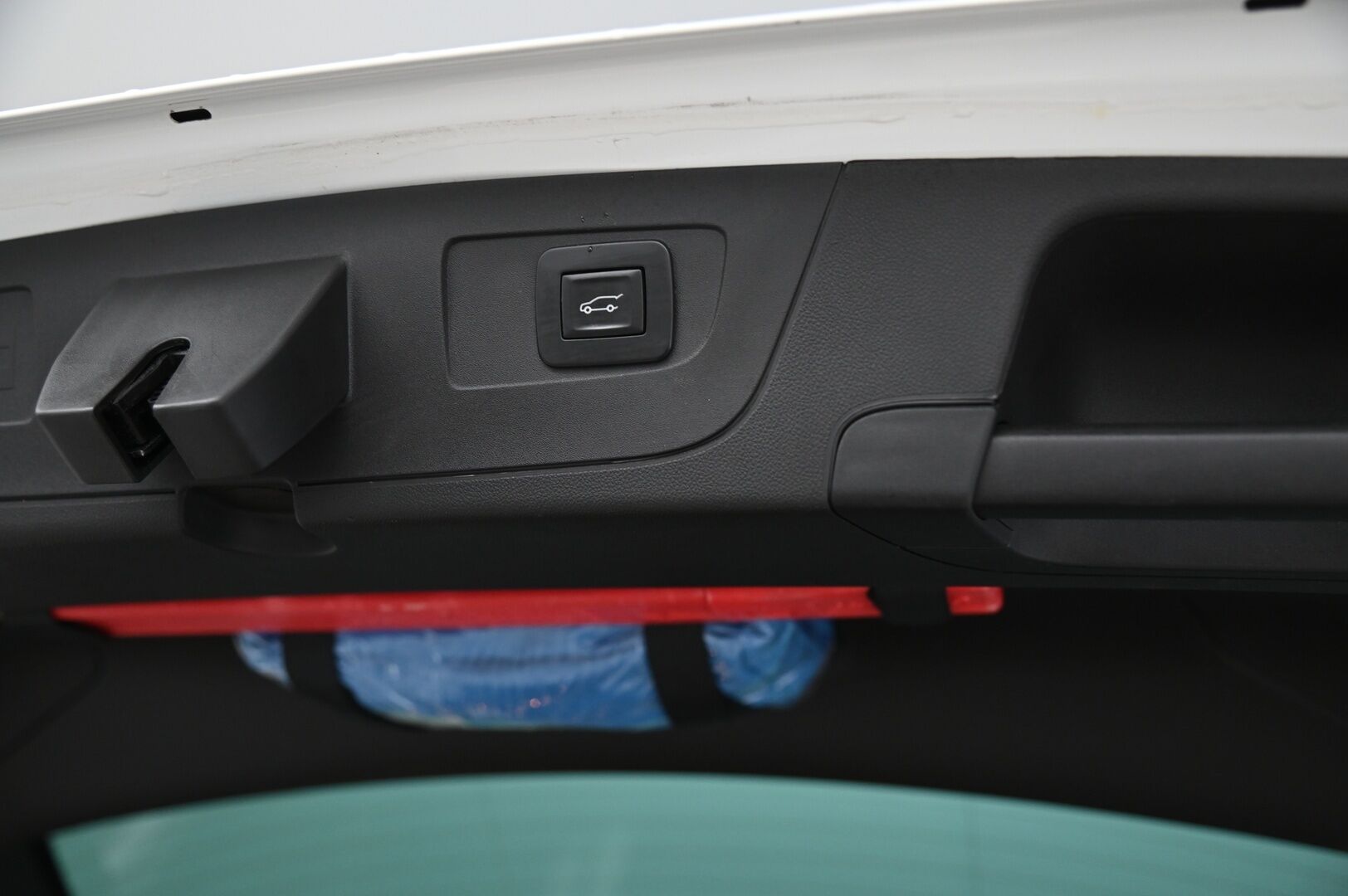 Opel Insignia 2018 Sports Tourer Innovation 1,6 CDTI ECOTEC *Suomi-Auto / Webasto / Vakkari / Muistipenkki hieronalla / Tuuletetut etuistuimet / 360-Kamera / Navi* - *Tutkat / Kessy / Blis / Urheiluistuimet / Nahkasisusta / Ratinlämmitys / 2X renkaat vanteineen* - HULLUT AVAJAISHULINAT KORKOTARJOUS 3,29 %