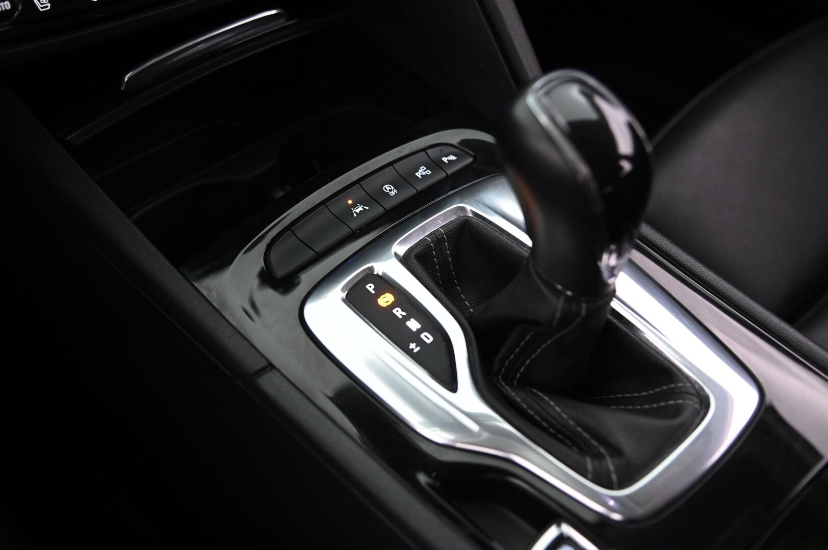 Opel Insignia 2018 Sports Tourer Innovation 1,6 CDTI ECOTEC *Suomi-Auto / Webasto / Vakkari / Muistipenkki hieronalla / Tuuletetut etuistuimet / 360-Kamera / Navi* - *Tutkat / Kessy / Blis / Urheiluistuimet / Nahkasisusta / Ratinlämmitys / 2X renkaat vanteineen* - HULLUT AVAJAISHULINAT KORKOTARJOUS 3,29 %