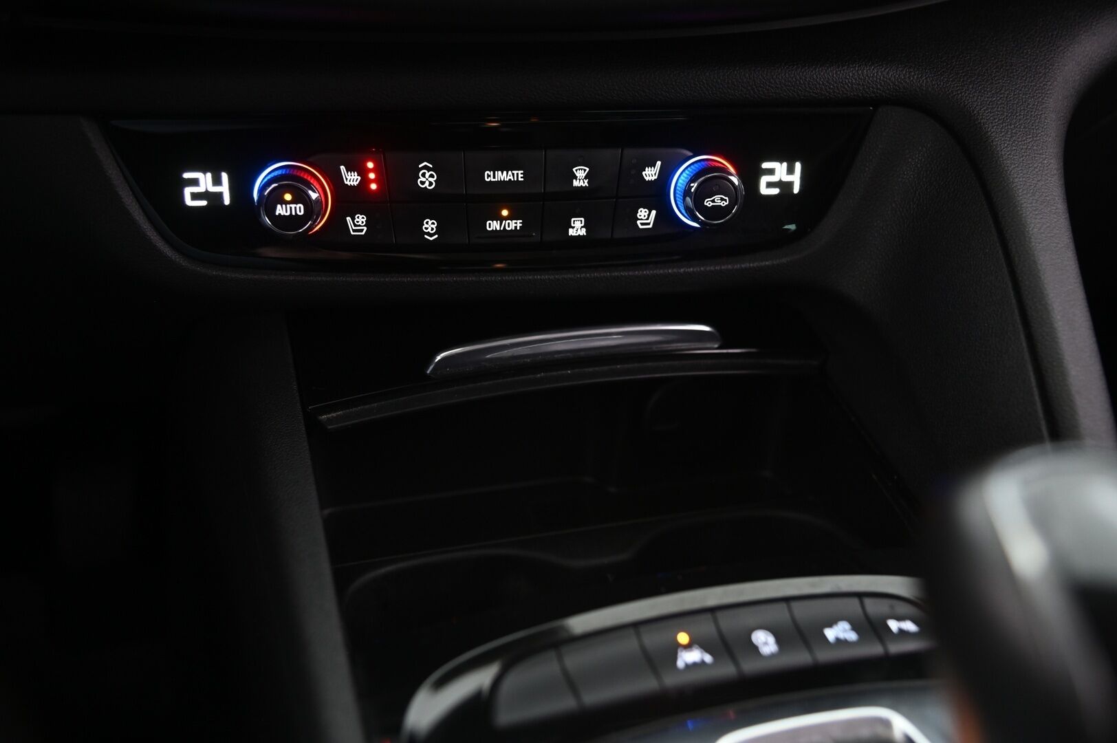 Opel Insignia 2018 Sports Tourer Innovation 1,6 CDTI ECOTEC *Suomi-Auto / Webasto / Vakkari / Muistipenkki hieronalla / Tuuletetut etuistuimet / 360-Kamera / Navi* - *Tutkat / Kessy / Blis / Urheiluistuimet / Nahkasisusta / Ratinlämmitys / 2X renkaat vanteineen* - HULLUT AVAJAISHULINAT KORKOTARJOUS 3,29 %