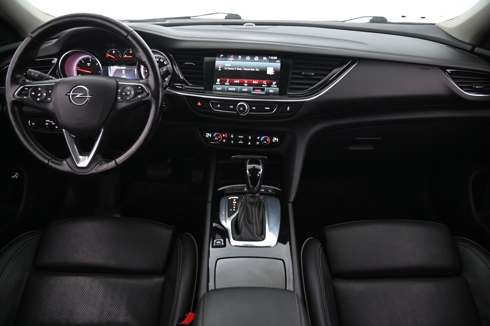 Opel Insignia 2018 Sports Tourer Innovation 1,6 CDTI ECOTEC *Suomi-Auto / Webasto / Vakkari / Muistipenkki hieronalla / Tuuletetut etuistuimet / 360-Kamera / Navi* - *Tutkat / Kessy / Blis / Urheiluistuimet / Nahkasisusta / Ratinlämmitys / 2X renkaat vanteineen* - HULLUT AVAJAISHULINAT KORKOTARJOUS 3,29 %