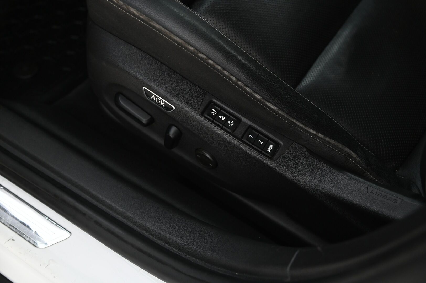 Opel Insignia 2018 Sports Tourer Innovation 1,6 CDTI ECOTEC *Suomi-Auto / Webasto / Vakkari / Muistipenkki hieronalla / Tuuletetut etuistuimet / 360-Kamera / Navi* - *Tutkat / Kessy / Blis / Urheiluistuimet / Nahkasisusta / Ratinlämmitys / 2X renkaat vanteineen* - HULLUT AVAJAISHULINAT KORKOTARJOUS 3,29 %