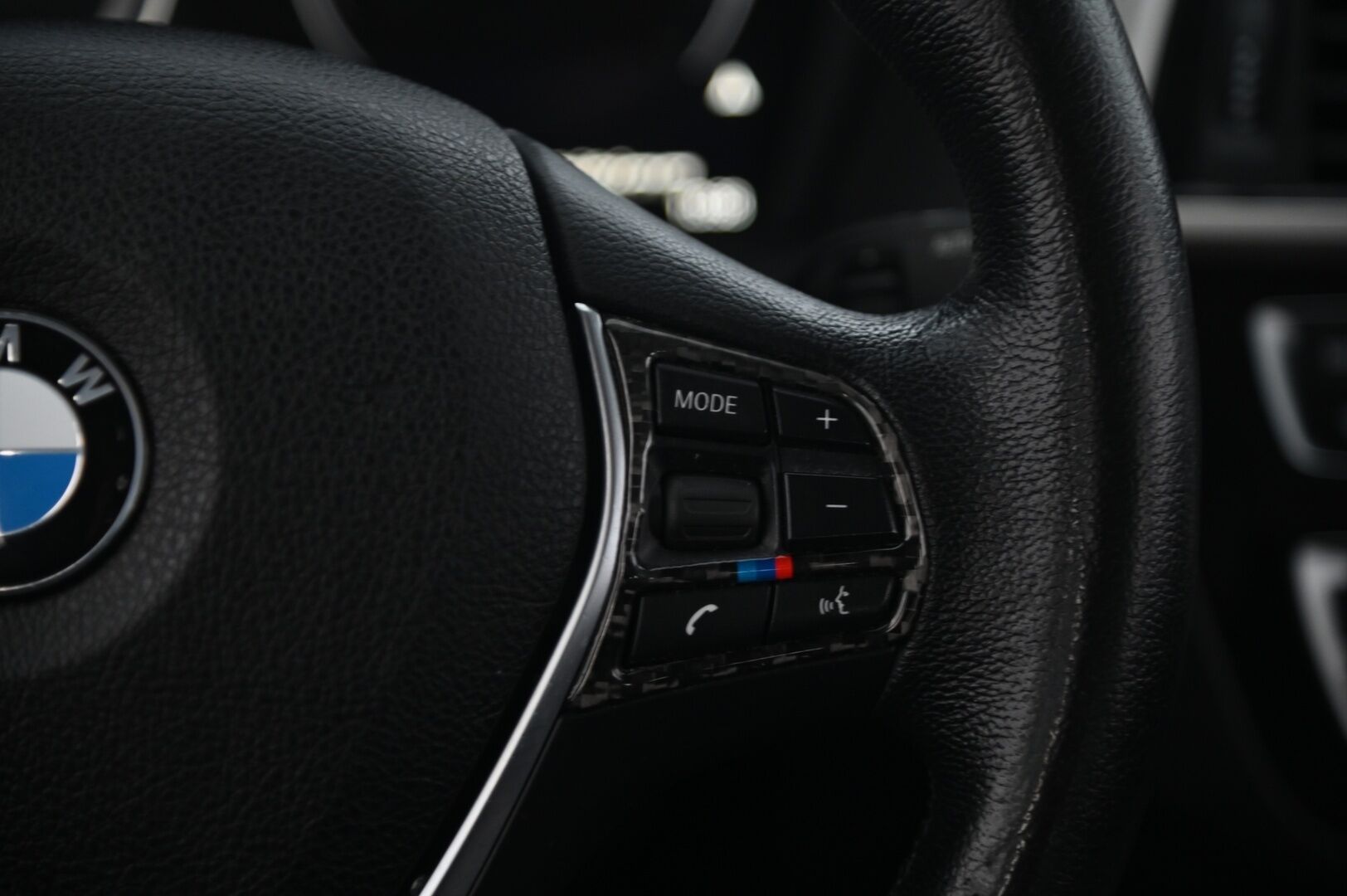 BMW 118 2018 F20 Hatchback 118i A Business Automatic Edition *Sporttipenkit / Ratinlämmitin / Proffanavi / Suomi-auto / Lohko+sisä* - *2X Renkaat / Juuri saapunut* - HULLUT JOULUT KORKOTARJOUS 2,49% 