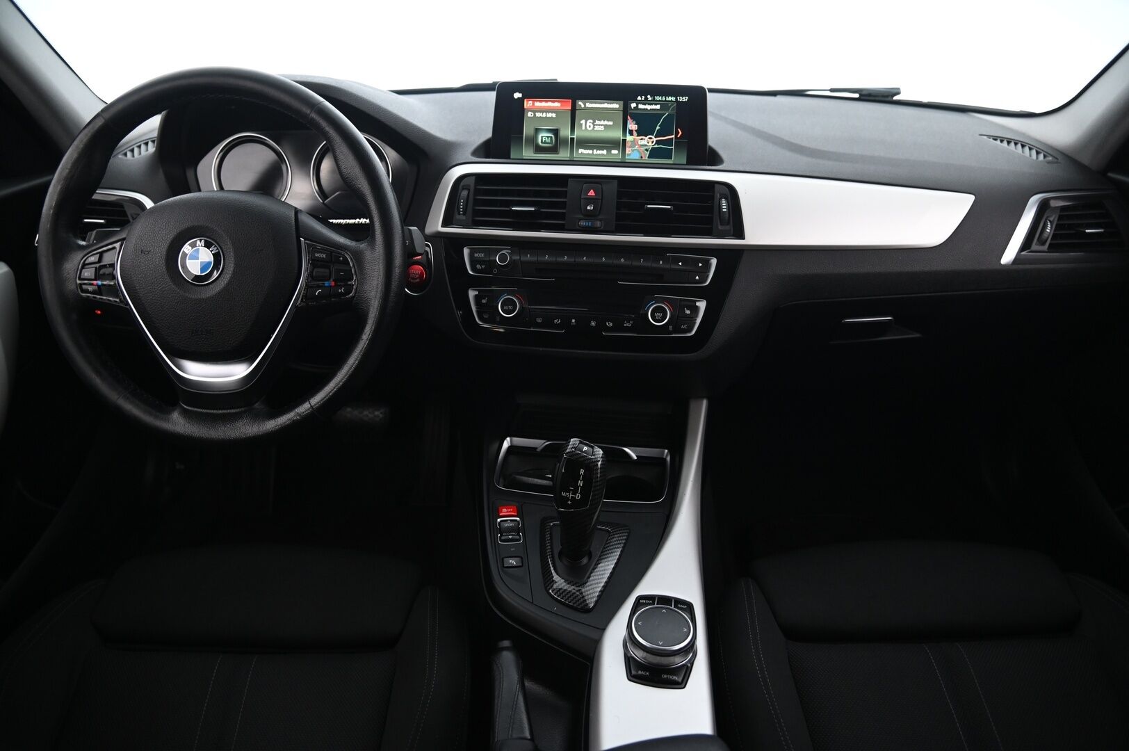 BMW 118 2018 F20 Hatchback 118i A Business Automatic Edition *Sporttipenkit / Ratinlämmitin / Proffanavi / Suomi-auto / Lohko+sisä* - *2X Renkaat / Juuri saapunut* - HULLUT JOULUT KORKOTARJOUS 2,49% 