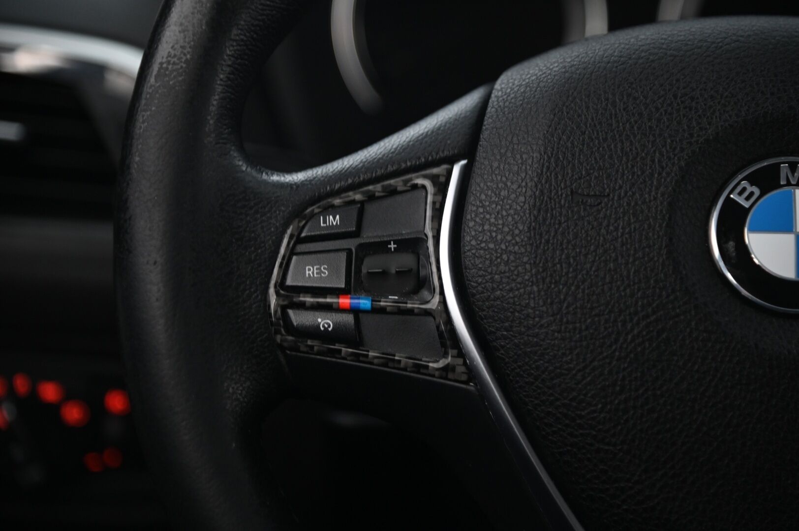 BMW 118 2018 F20 Hatchback 118i A Business Automatic Edition *Sporttipenkit / Ratinlämmitin / Proffanavi / Suomi-auto / Lohko+sisä* - *2X Renkaat / Juuri saapunut* - HULLUT JOULUT KORKOTARJOUS 2,49% 