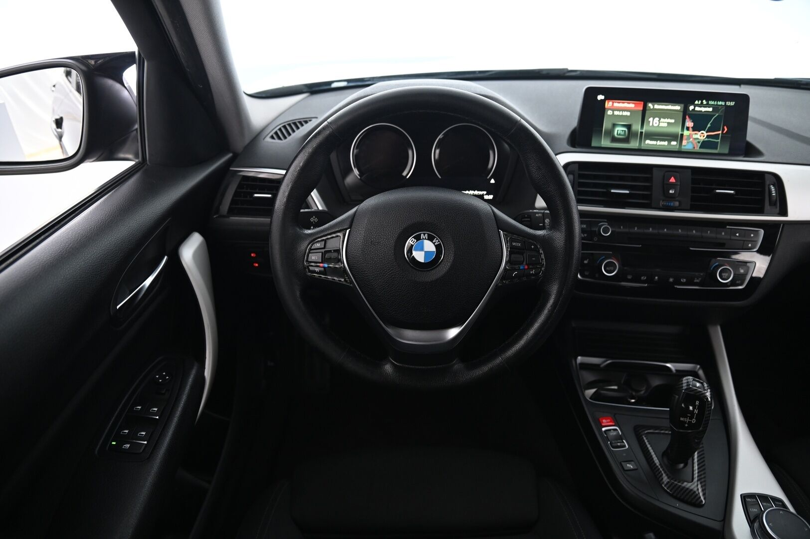 BMW 118 2018 F20 Hatchback 118i A Business Automatic Edition *Sporttipenkit / Ratinlämmitin / Proffanavi / Suomi-auto / Lohko+sisä* - *2X Renkaat / Juuri saapunut* - HULLUT JOULUT KORKOTARJOUS 2,49% 