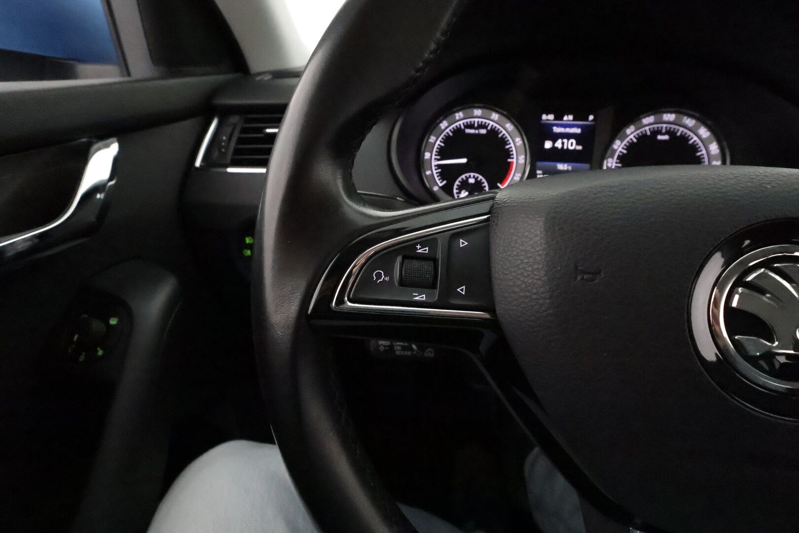 Skoda Octavia 2018 Combi 2,0 TDI 184 4x4 Scout DSG Autom. **Muistipenkki / Adapt.vakkari / Koukku / Webasto / LED / Navi / KeylessGo** - 1.om Suomi-auto / P.kamera / Kahdet renkaat aluvanteilla / Tuulilasin lämmitin / Penkinlämmittimet takana / Ratinlämmitin 