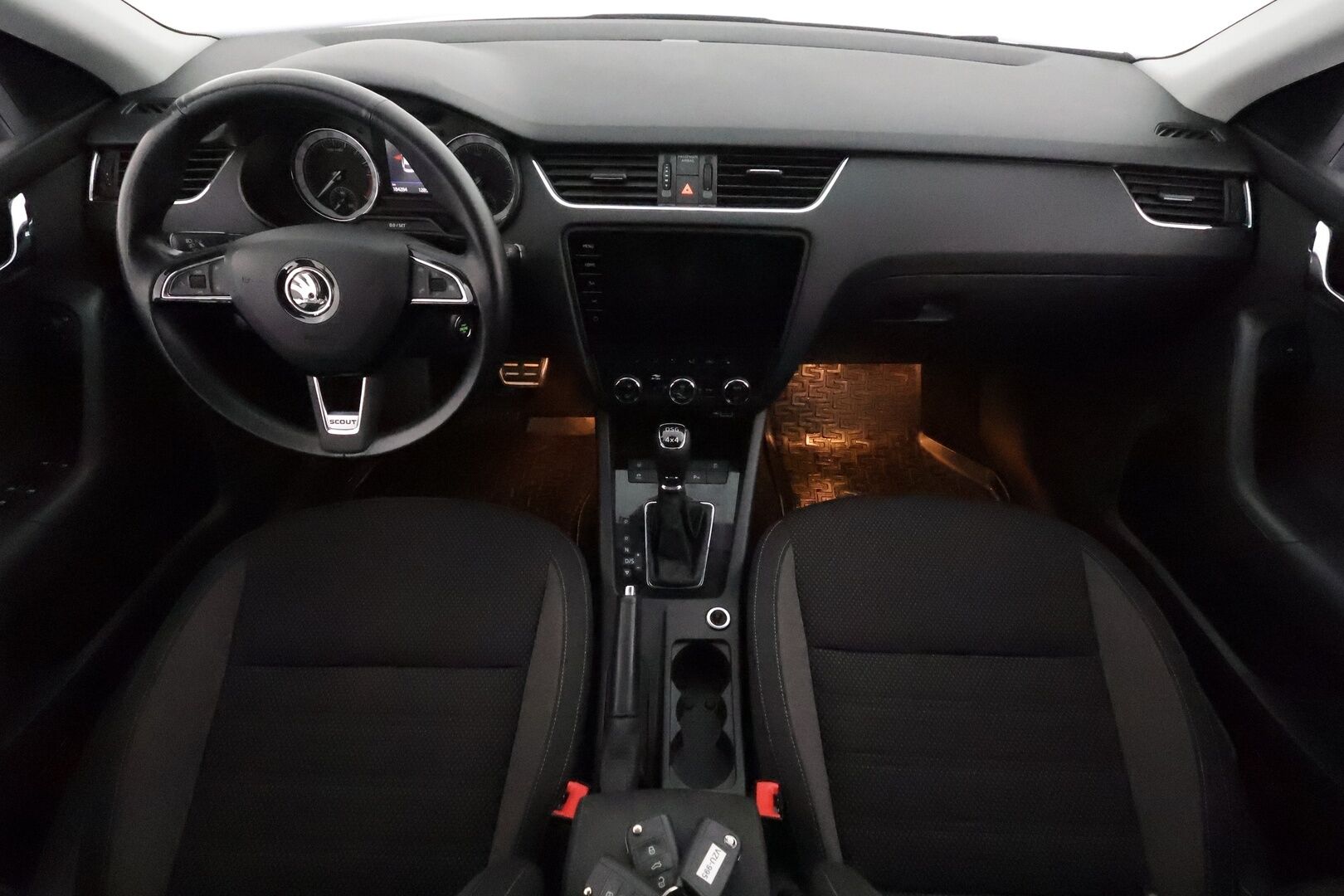 Skoda Octavia 2018 Combi 2,0 TDI 184 4x4 Scout DSG Autom. **Muistipenkki / Adapt.vakkari / Koukku / Webasto / LED / Navi / KeylessGo** - 1.om Suomi-auto / P.kamera / Kahdet renkaat aluvanteilla / Tuulilasin lämmitin / Penkinlämmittimet takana / Ratinlämmitin 