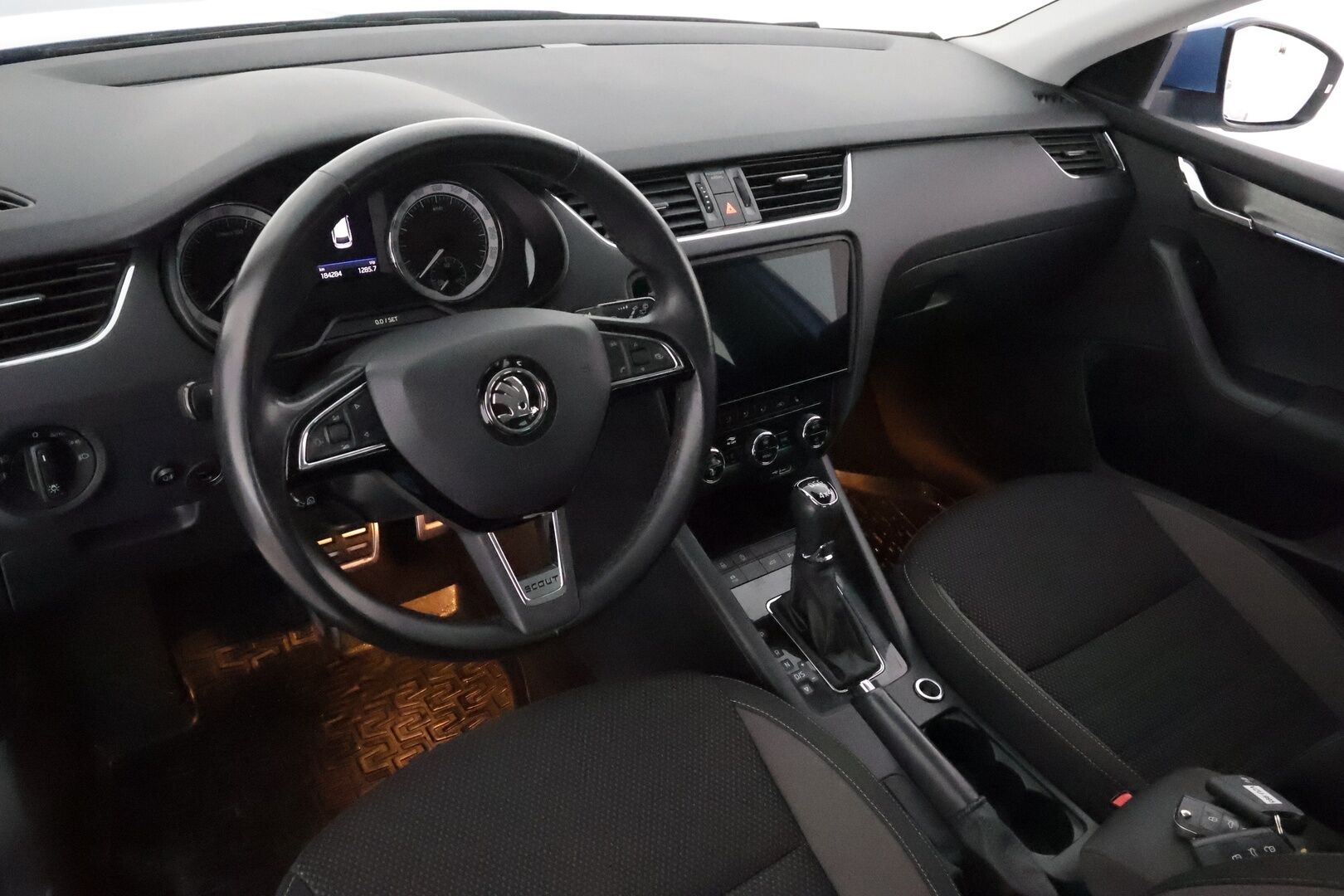 Skoda Octavia 2018 Combi 2,0 TDI 184 4x4 Scout DSG Autom. **Muistipenkki / Adapt.vakkari / Koukku / Webasto / LED / Navi / KeylessGo** - 1.om Suomi-auto / P.kamera / Kahdet renkaat aluvanteilla / Tuulilasin lämmitin / Penkinlämmittimet takana / Ratinlämmitin 