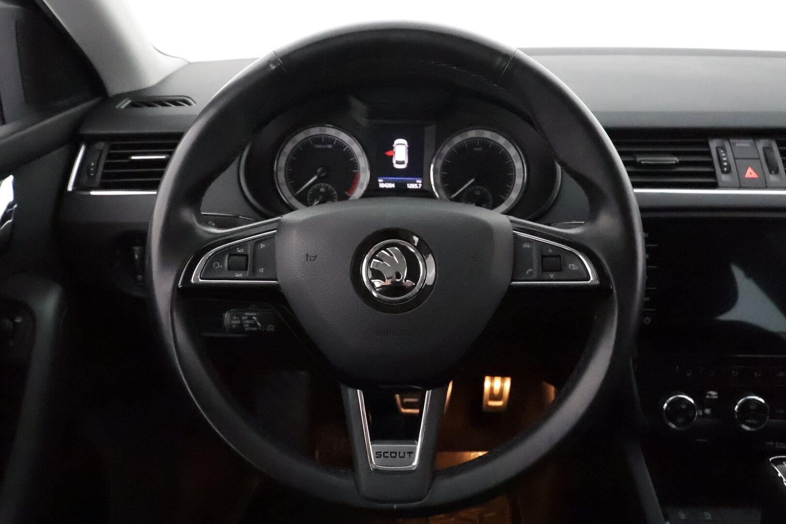 Skoda Octavia 2018 Combi 2,0 TDI 184 4x4 Scout DSG Autom. **Muistipenkki / Adapt.vakkari / Koukku / Webasto / LED / Navi / KeylessGo** - 1.om Suomi-auto / P.kamera / Kahdet renkaat aluvanteilla / Tuulilasin lämmitin / Penkinlämmittimet takana / Ratinlämmitin 