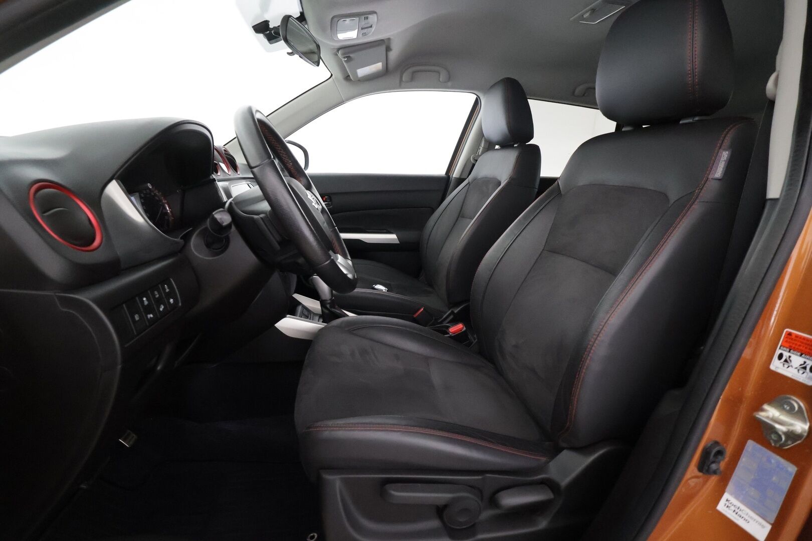 Suzuki Vitara 2018 140 BOOSTERJET 4WD S 6AT - | ACC | Webasto | Koukku | Nahka-alcantara | LED | P.kamera ja tutkat | Navi | Apple & Android | Keyless | Merkkihuollot | 2x renkaat aluin | 