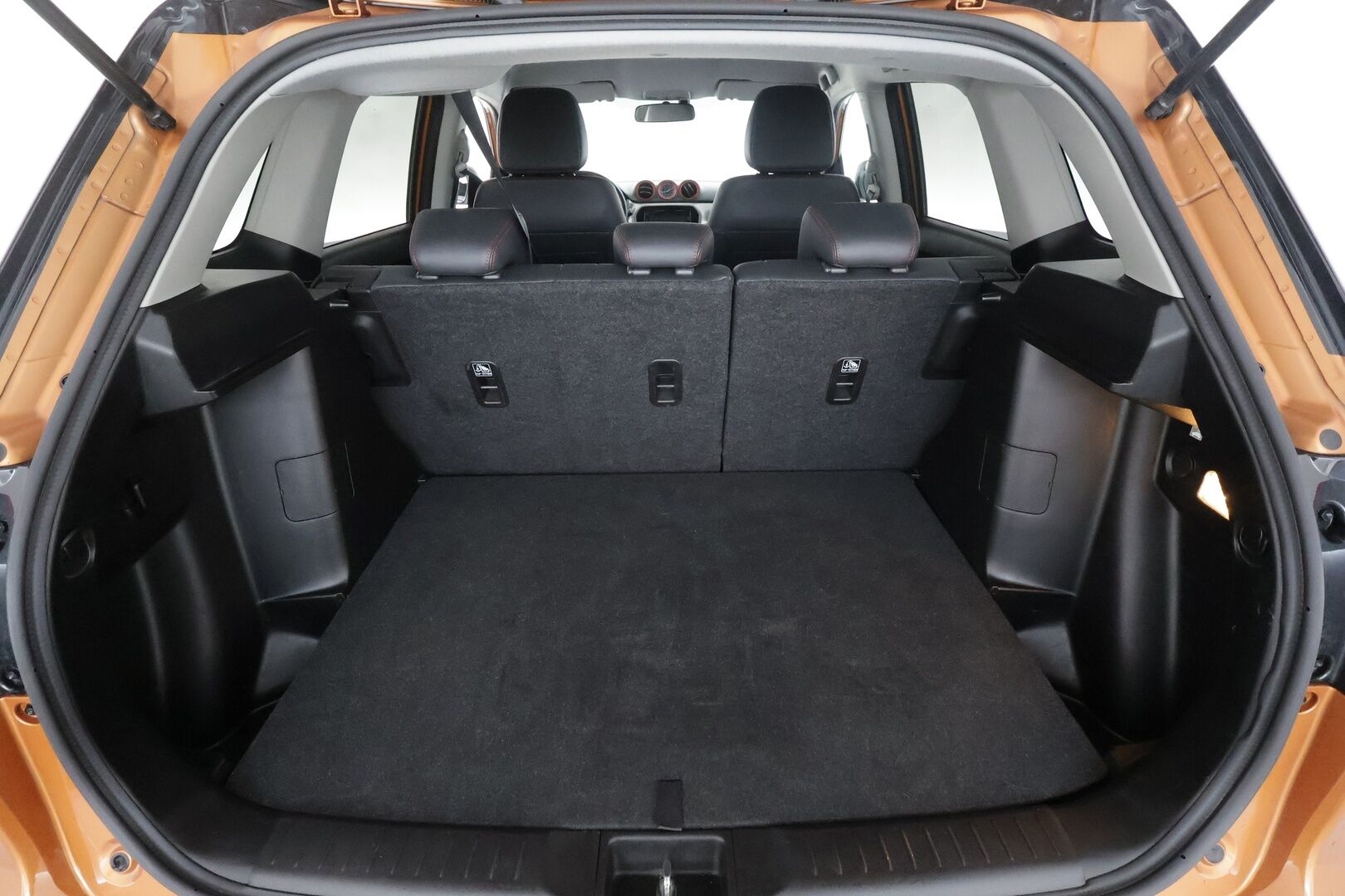 Suzuki Vitara 2018 140 BOOSTERJET 4WD S 6AT - | ACC | Webasto | Koukku | Nahka-alcantara | LED | P.kamera ja tutkat | Navi | Apple & Android | Keyless | Merkkihuollot | 2x renkaat aluin | 