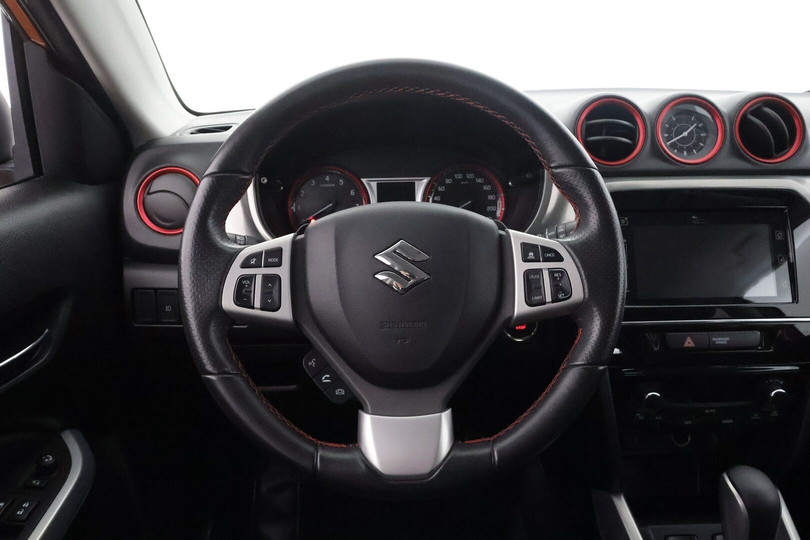 Suzuki Vitara 2018 140 BOOSTERJET 4WD S 6AT - | ACC | Webasto | Koukku | Nahka-alcantara | LED | P.kamera ja tutkat | Navi | Apple & Android | Keyless | Merkkihuollot | 2x renkaat aluin | 