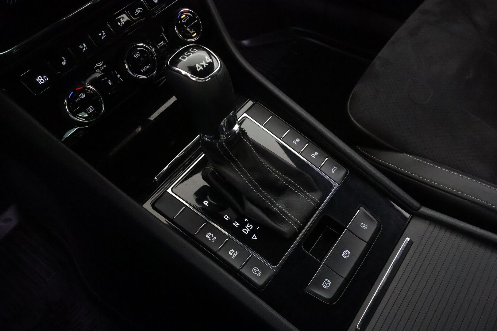 Skoda Superb 2018 2,0 TSI 280 4x4 SportLine DSG Autom. *ACC / Webasto / Canton / P-Kamera / Muistipenkki / Koukku* - Suomi-auto / Kahdet Renkaat