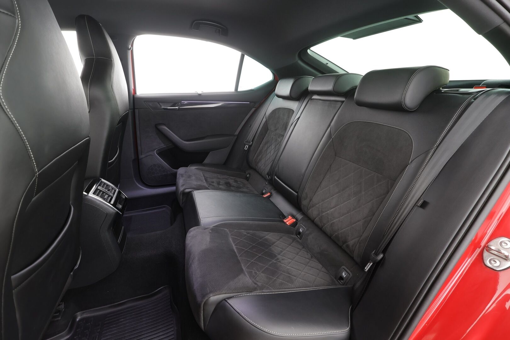 Skoda Superb 2018 2,0 TSI 280 4x4 SportLine DSG Autom. *ACC / Webasto / Canton / P-Kamera / Muistipenkki / Koukku* - Suomi-auto / Kahdet Renkaat