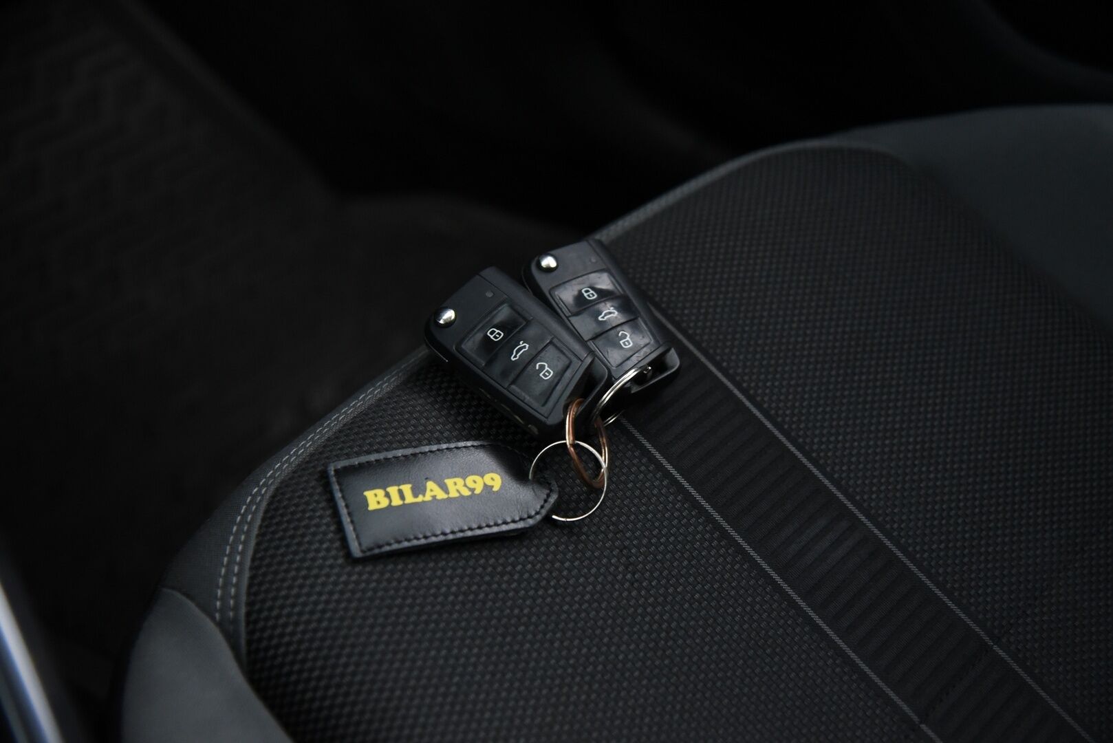 Volkswagen Polo 2018 R-Line 1,0 TSI 70 kW (95 hv) DSG-aut / 2. om Suomi auto / Digimittaristo / Vakkari / Tutkat / LED - 2x renkaat / Juuri katsastettu / Jakopää vaihdettu 2024! 