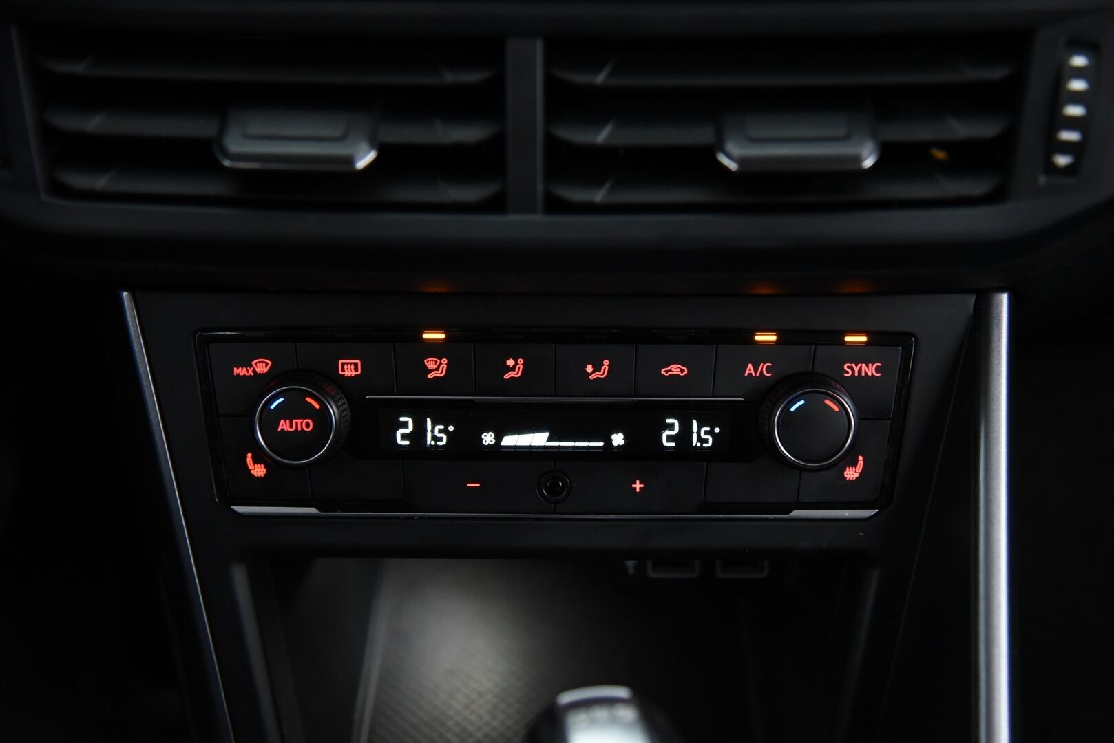 Volkswagen Polo 2018 R-Line 1,0 TSI 70 kW (95 hv) DSG-aut / 2. om Suomi auto / Digimittaristo / Vakkari / Tutkat / LED - 2x renkaat / Juuri katsastettu / Jakopää vaihdettu 2024! 