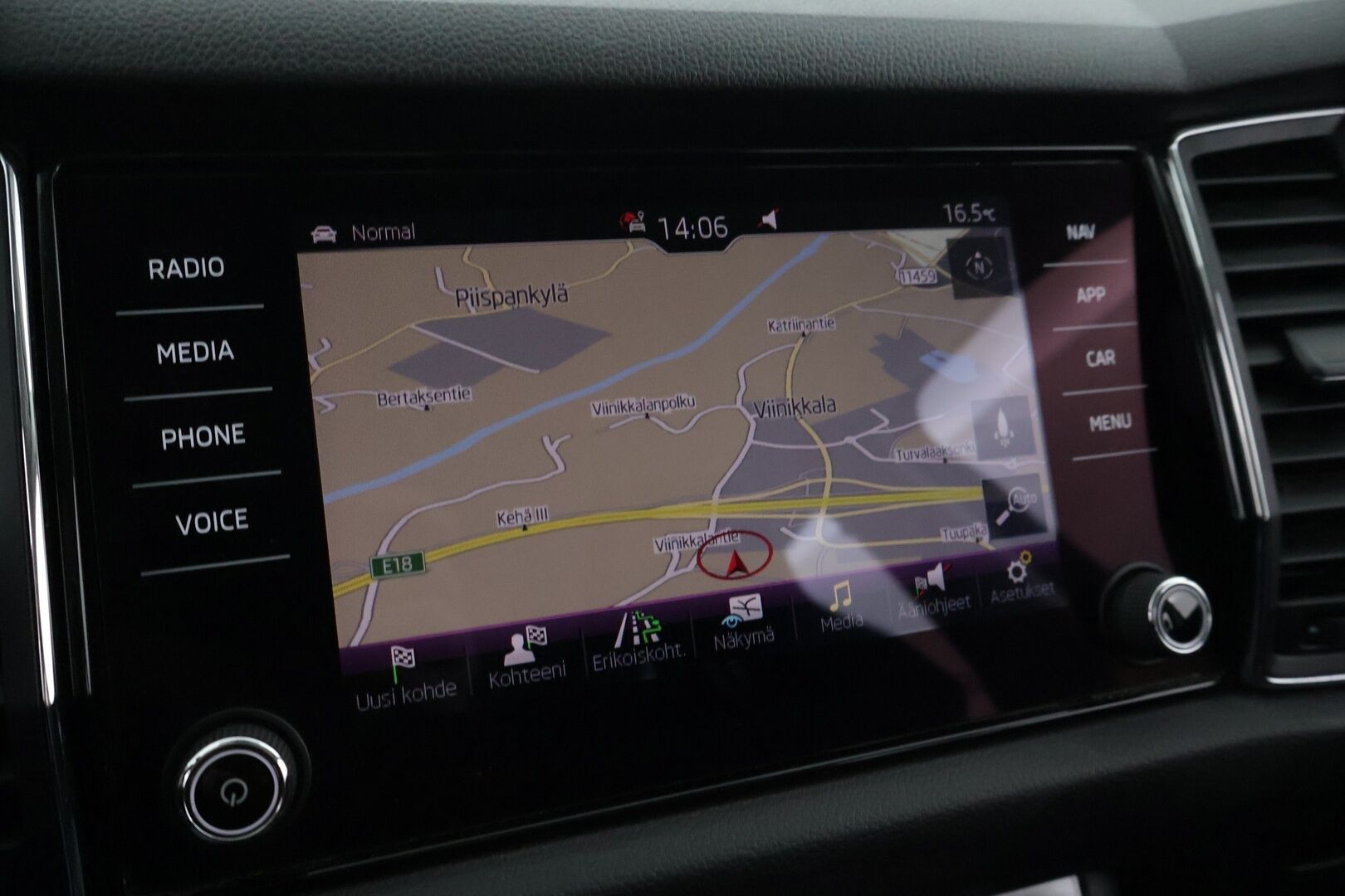 Skoda Kodiaq 2018 2,0 TDI 150 4x4 Style DSG Autom. *Webasto / Canton / Muistinahat / Adapt. Vakkari / Koukku / Tutkat* - 1-om. Suomi-auto! / 2x aluvanteet / Lämmitettävä tuulilasi