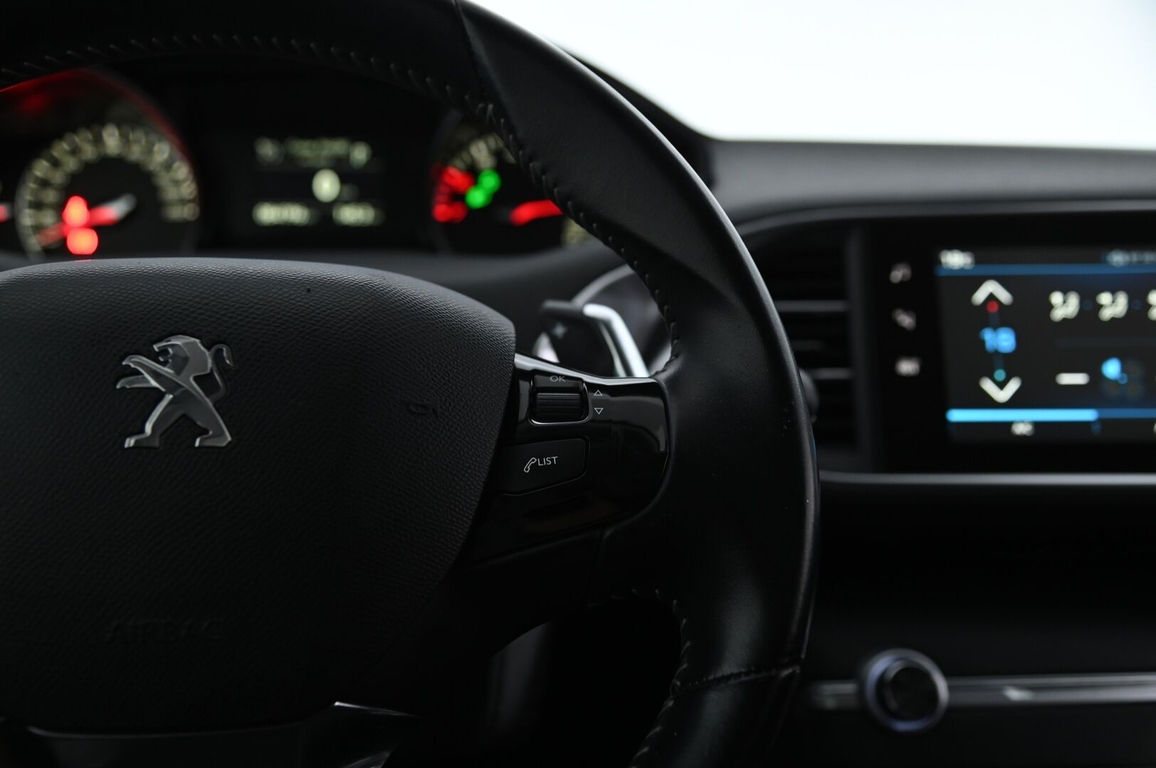 Peugeot 308 2018 SW Allure PureTech 130 EAT8-automaatti - *Vakkari / Lohko.S.Pistoke / Led / KeyLessGo / AppConnect*