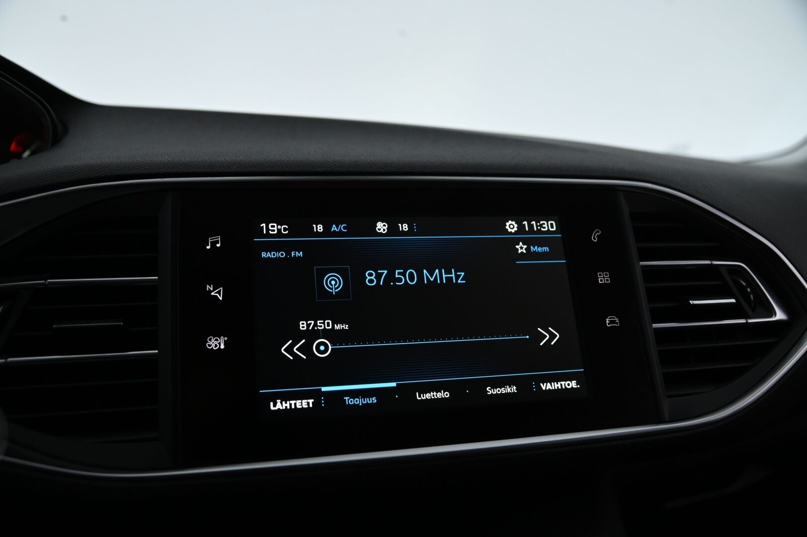 Peugeot 308 2018 SW Allure PureTech 130 EAT8-automaatti - *Vakkari / Lohko.S.Pistoke / Led / KeyLessGo / AppConnect*