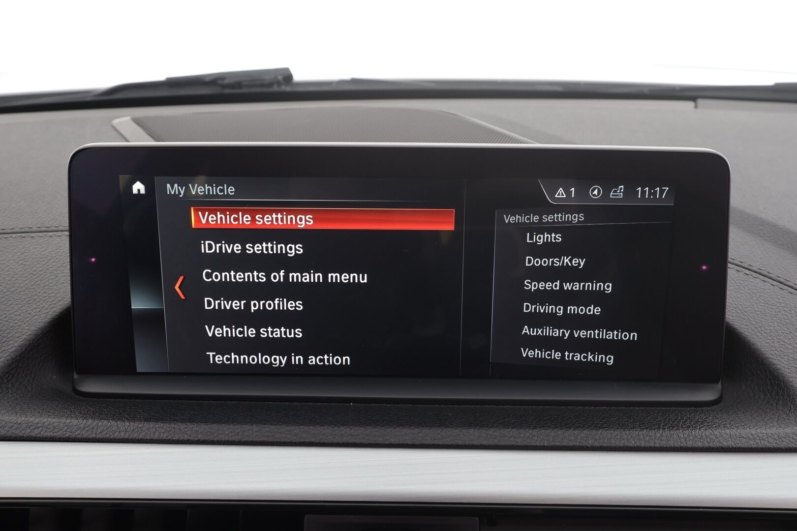 BMW 118 2018 F20 Hatchback 118d A Business M Sport * Hifi / P.tutka / Vakkari / Lohko+Sisä / LED / Navi / Sporttipenkit / Ratinlämmitin * - Kahdet renkaat aluvanteilla