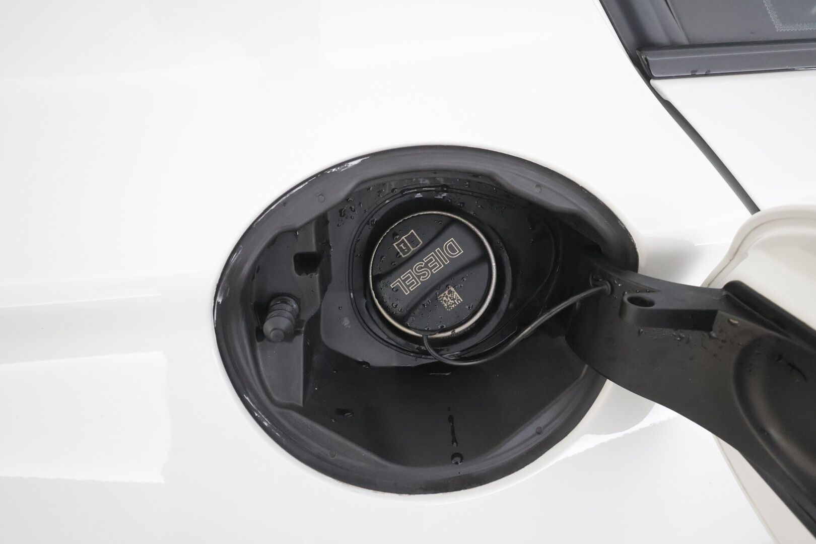 BMW 118 2018 F20 Hatchback 118d A Business M Sport * Hifi / P.tutka / Vakkari / Lohko+Sisä / LED / Navi / Sporttipenkit / Ratinlämmitin * - Kahdet renkaat aluvanteilla