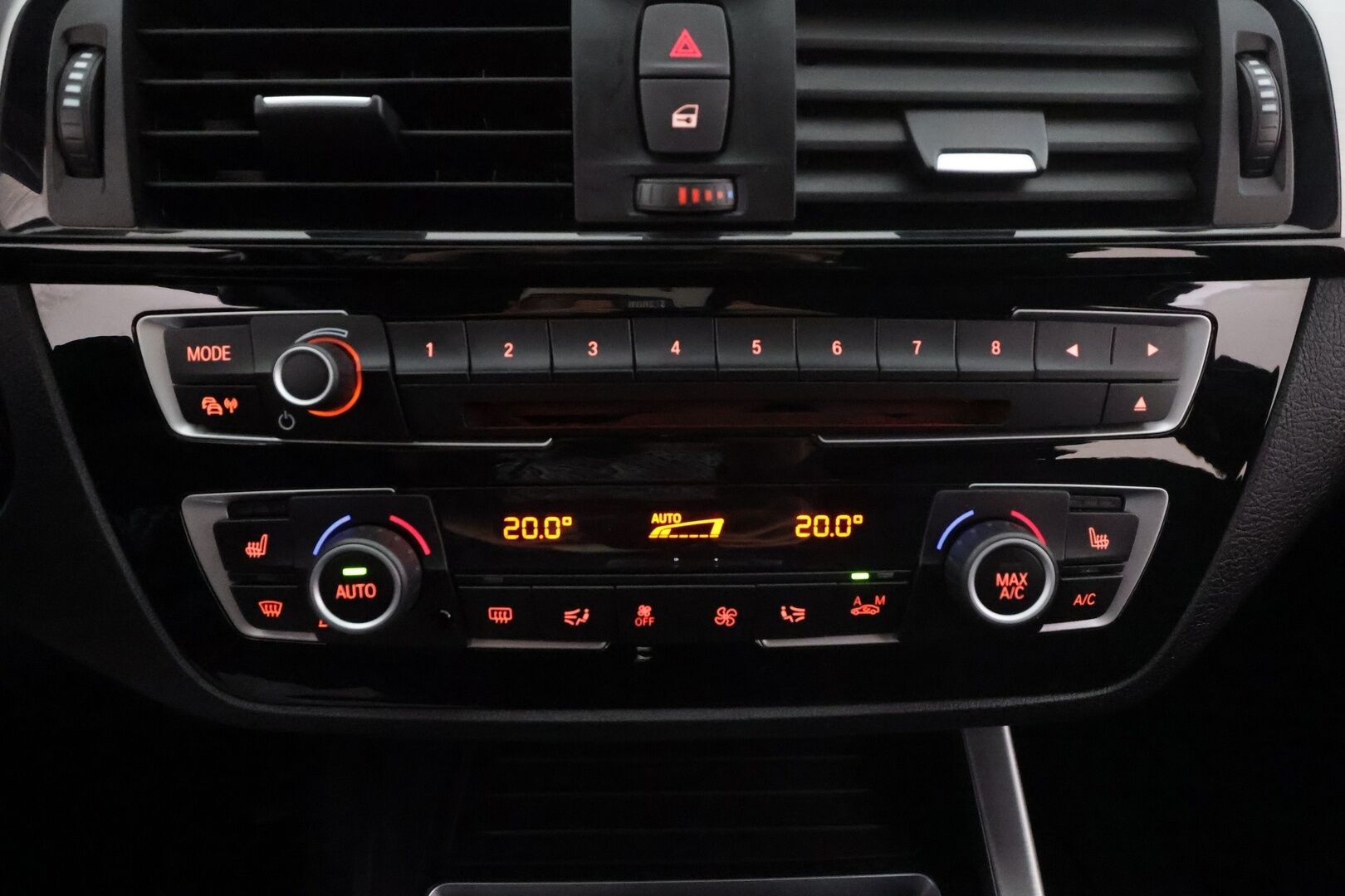 BMW 118 2018 F20 Hatchback 118d A Business M Sport * Hifi / P.tutka / Vakkari / Lohko+Sisä / LED / Navi / Sporttipenkit / Ratinlämmitin * - Kahdet renkaat aluvanteilla