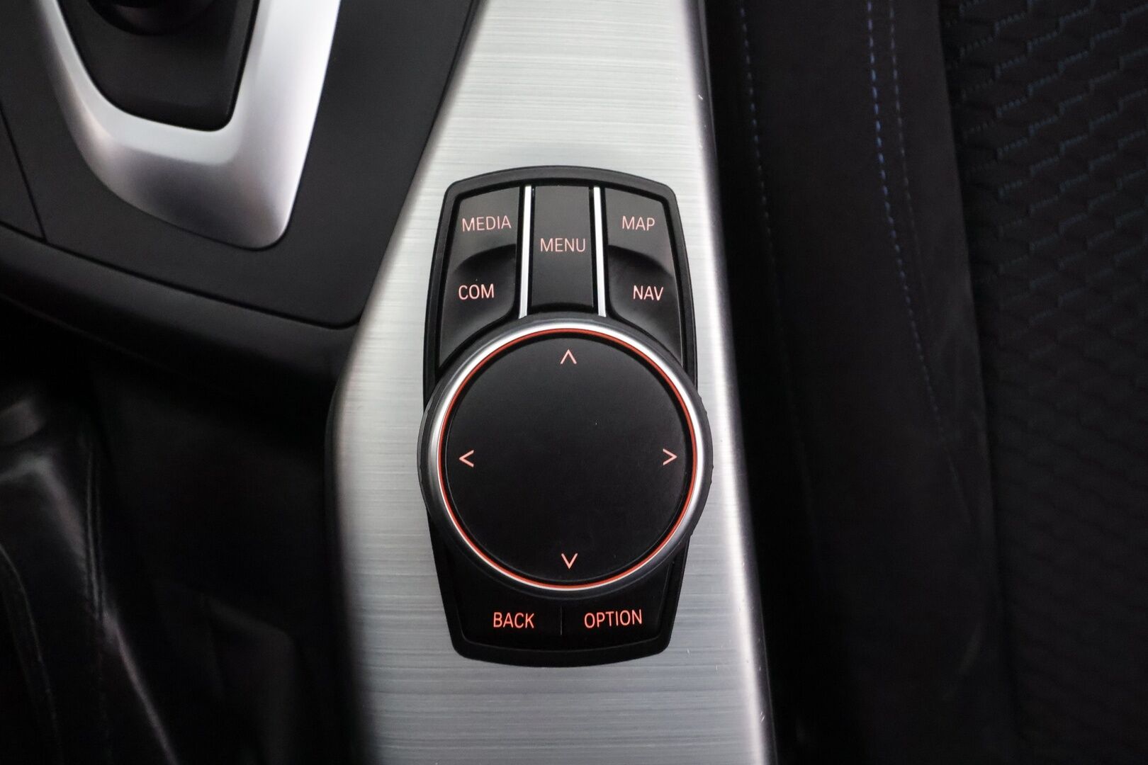 BMW 118 2018 F20 Hatchback 118d A Business M Sport * Hifi / P.tutka / Vakkari / Lohko+Sisä / LED / Navi / Sporttipenkit / Ratinlämmitin * - Kahdet renkaat aluvanteilla