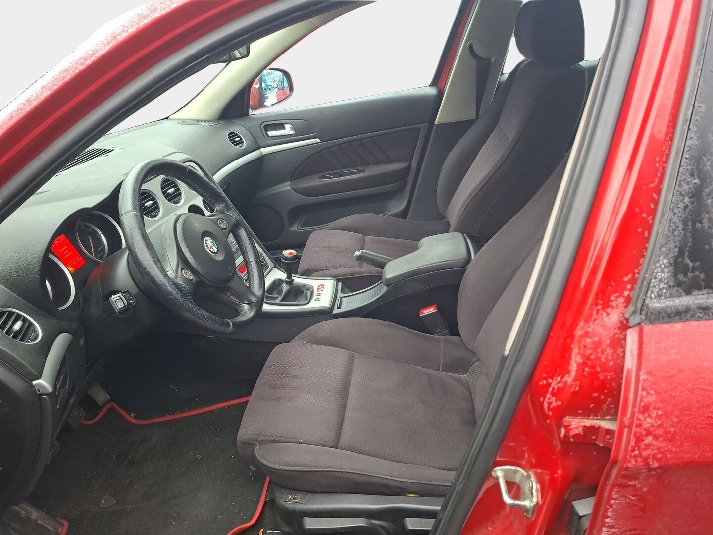 Alfa Romeo 159 2007 Sedan 1,7 *  -YritysOutlet - Myydään vain yrityksille / Kaksilla renkailla ja vanteilla / Tuore leima! * - * – Tämä auto myydään YritysOutlet -valikoimasta vain yritykselle. Harvinaista herkkua tarjolla! Hyvin pidetty Alfa seuraavalle *