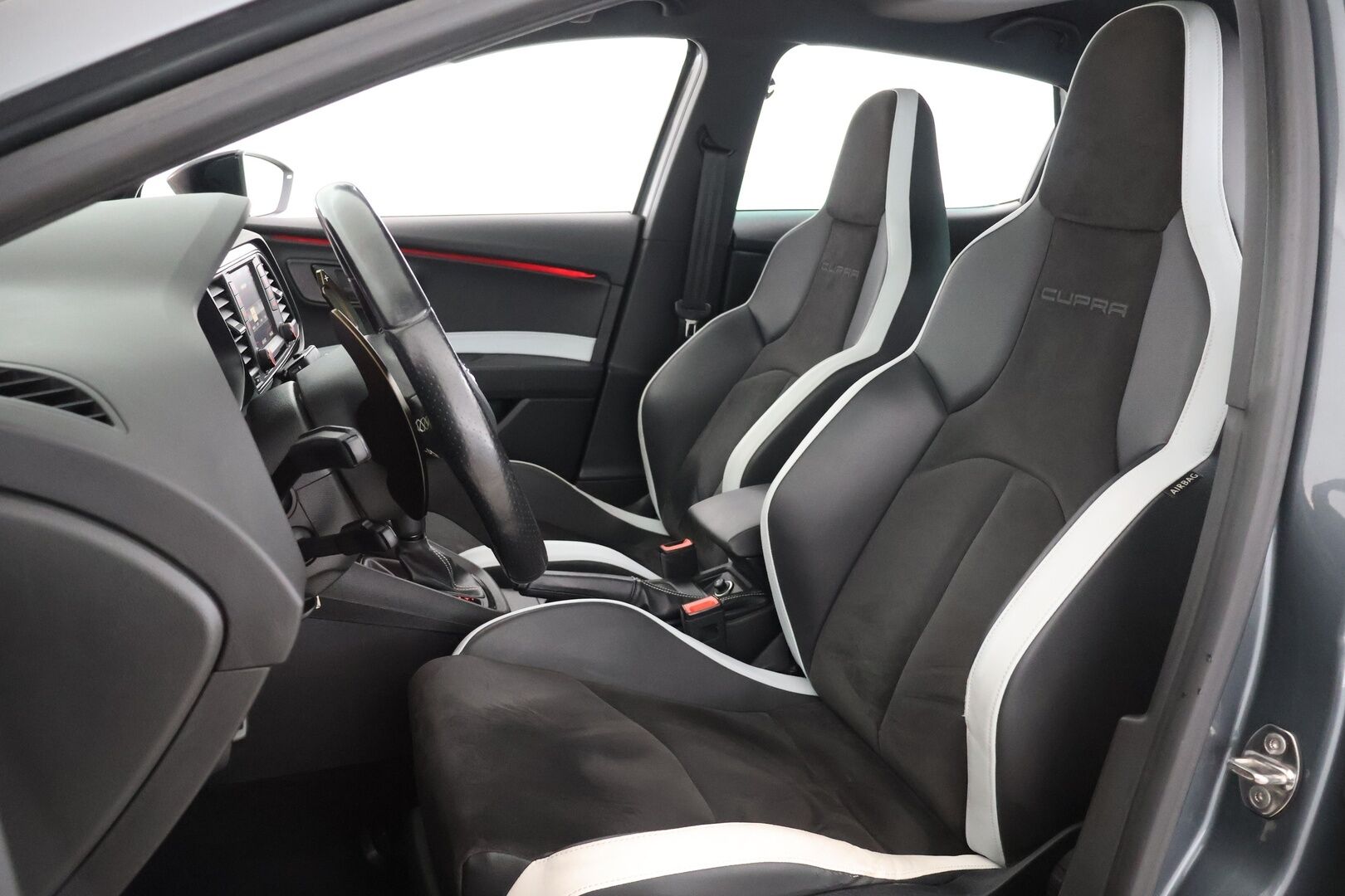 Seat Leon 2016 2,0 TSI 290 Cupra DSG - ACC | Tutkat | LED | Sporttipenkit | Lasikattoluukku | Kaukovaloautomatiikka | Huoltokirja | 2x renkaat - KORKO VAIN 3,99 %