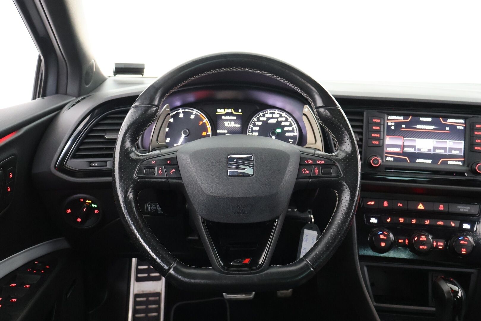 Seat Leon 2016 2,0 TSI 290 Cupra DSG - ACC | Tutkat | LED | Sporttipenkit | Lasikattoluukku | Kaukovaloautomatiikka | Huoltokirja | 2x renkaat - KORKO VAIN 3,99 %