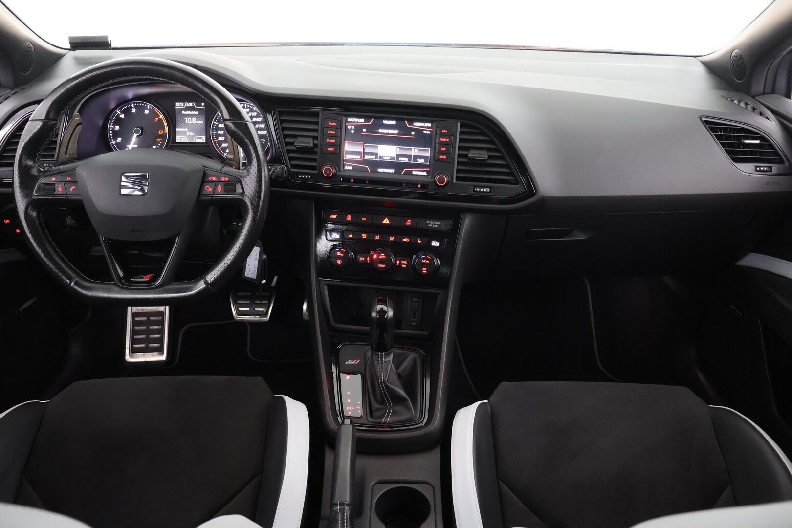 Seat Leon 2016 2,0 TSI 290 Cupra DSG - ACC | Tutkat | LED | Sporttipenkit | Lasikattoluukku | Kaukovaloautomatiikka | Huoltokirja | 2x renkaat - KORKO VAIN 3,99 %