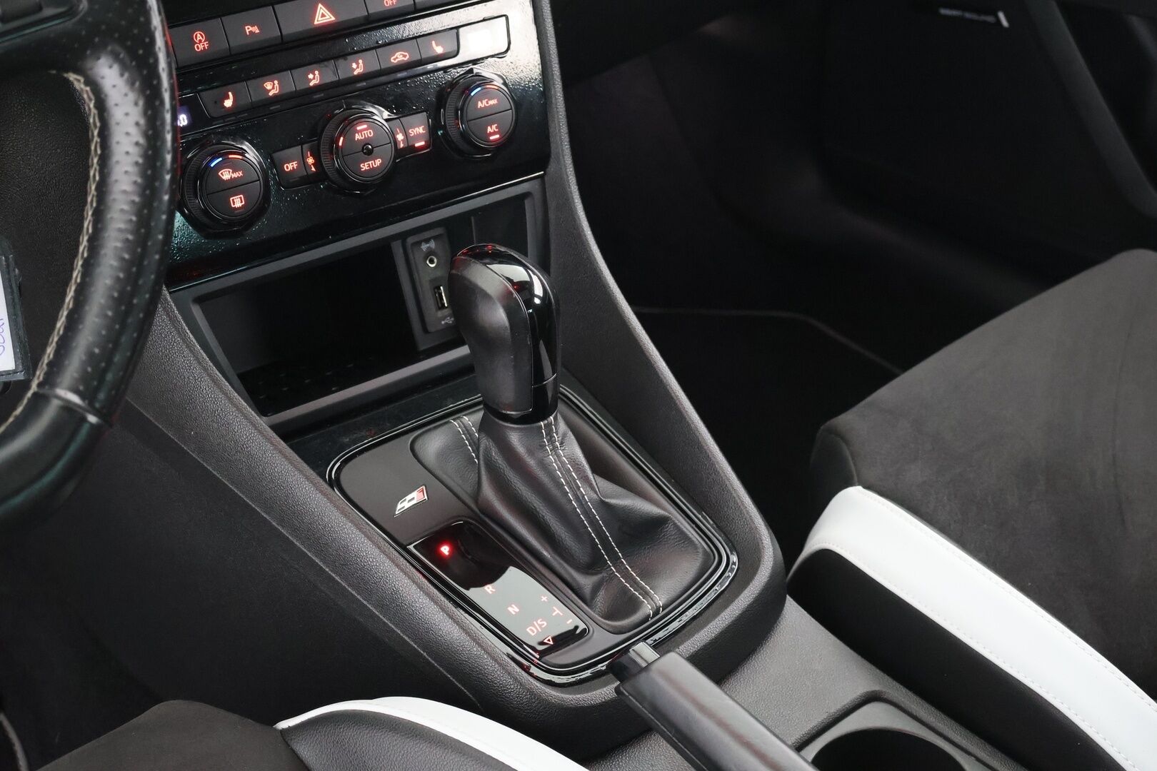 Seat Leon 2016 2,0 TSI 290 Cupra DSG - ACC | Tutkat | LED | Sporttipenkit | Lasikattoluukku | Kaukovaloautomatiikka | Huoltokirja | 2x renkaat - KORKO VAIN 3,99 %
