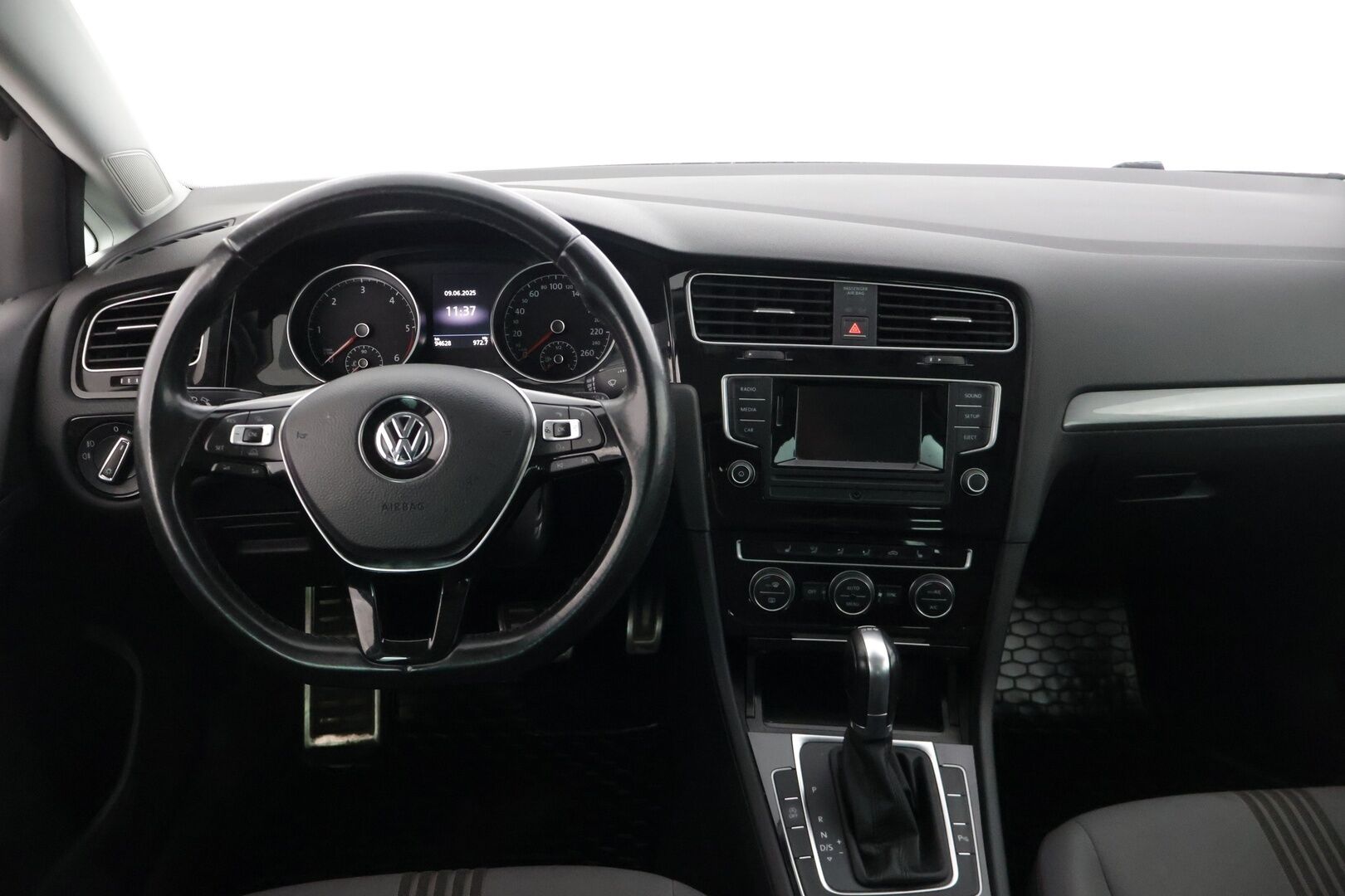 Volkswagen Golf 2017 Variant Allstar 2,0 TDI 110 kW (150 hv) DSG-automaatti * Panoraama / Koukku / Tutkat / Lohkolämmitin * - * 1-om Suomessa / Hyvin huollettu / 2x hyvät renkaat / Hihna vaihdettu *